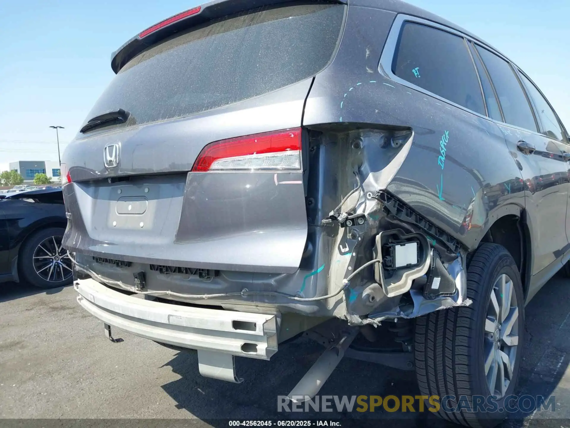 6 Photograph of a damaged car 5FNYF5H31MB004675 HONDA PILOT 2021