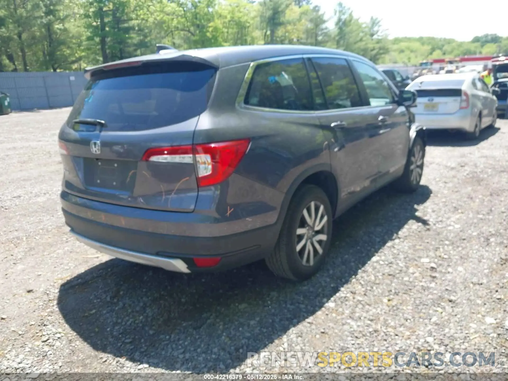 4 Photograph of a damaged car 5FNYF5H35MB013590 HONDA PILOT 2021