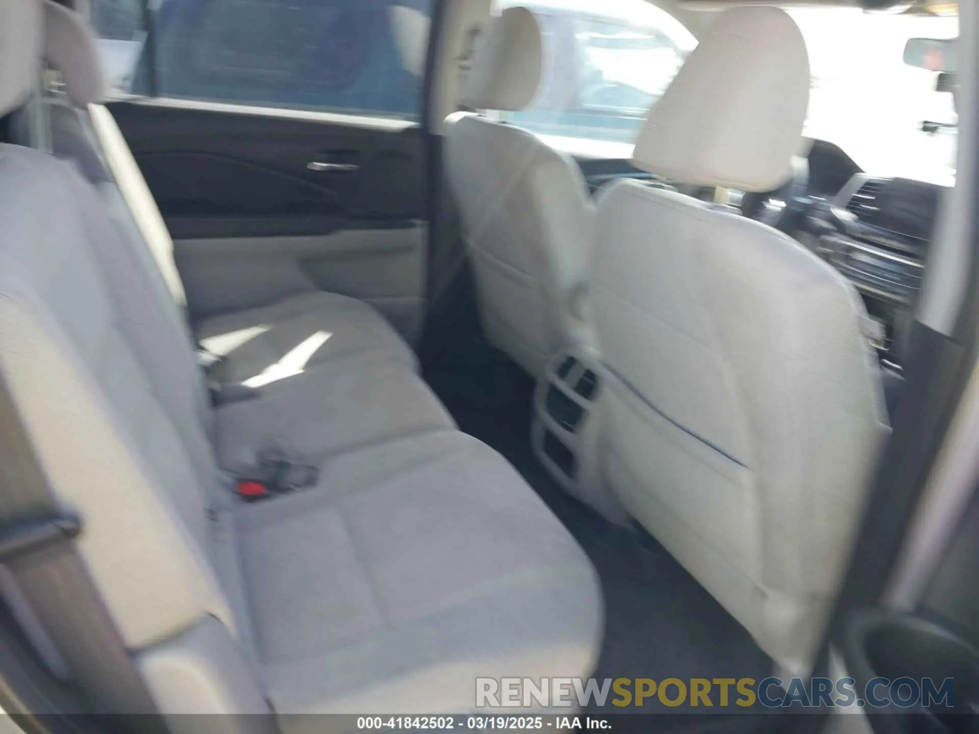 8 Photograph of a damaged car 5FNYF5H36MB003411 HONDA PILOT 2021
