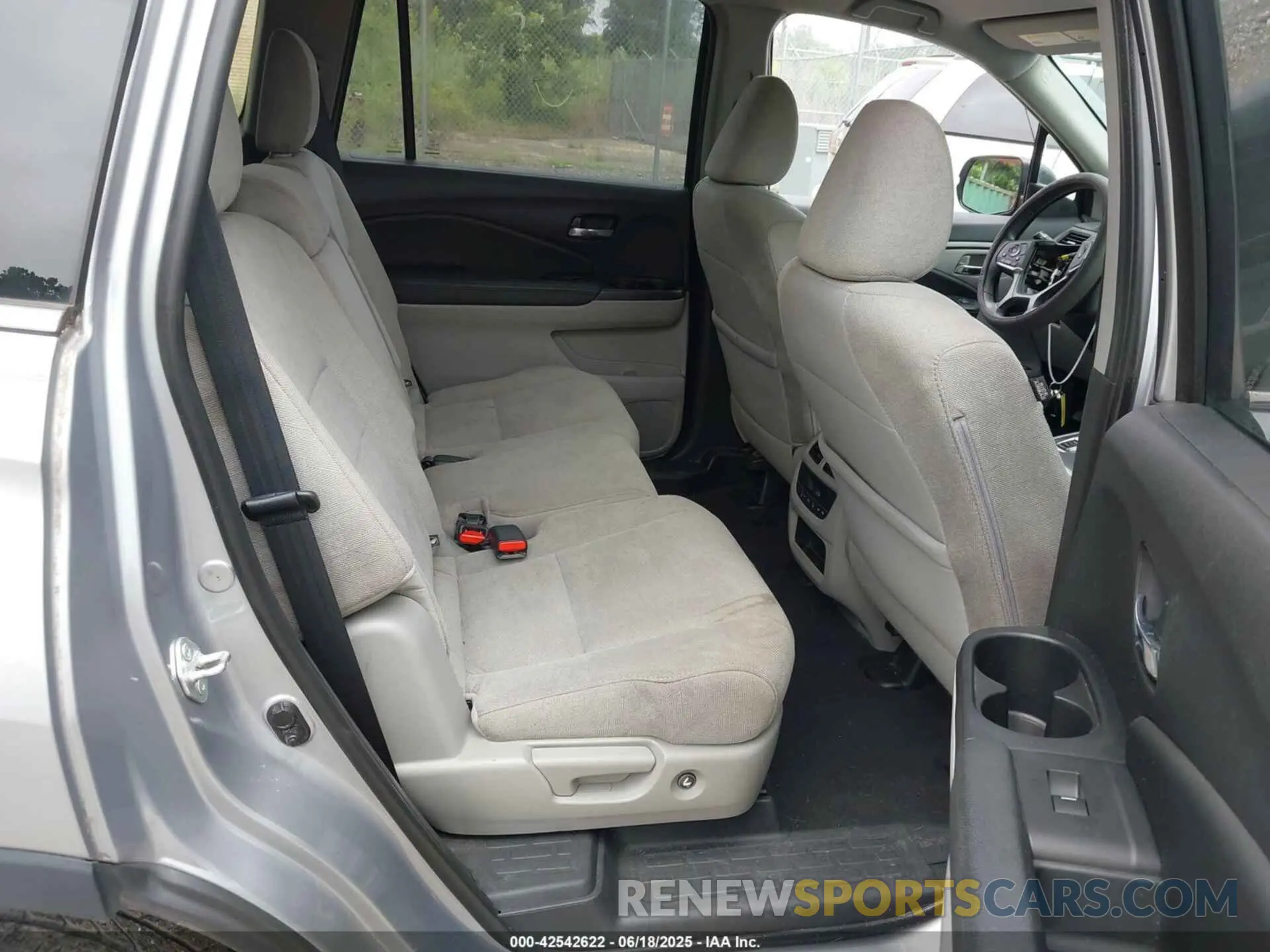 8 Photograph of a damaged car 5FNYF5H36MB039437 HONDA PILOT 2021