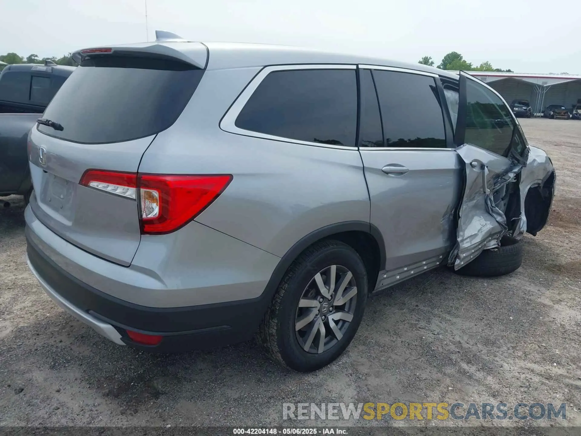 4 Photograph of a damaged car 5FNYF5H3XMB030112 HONDA PILOT 2021