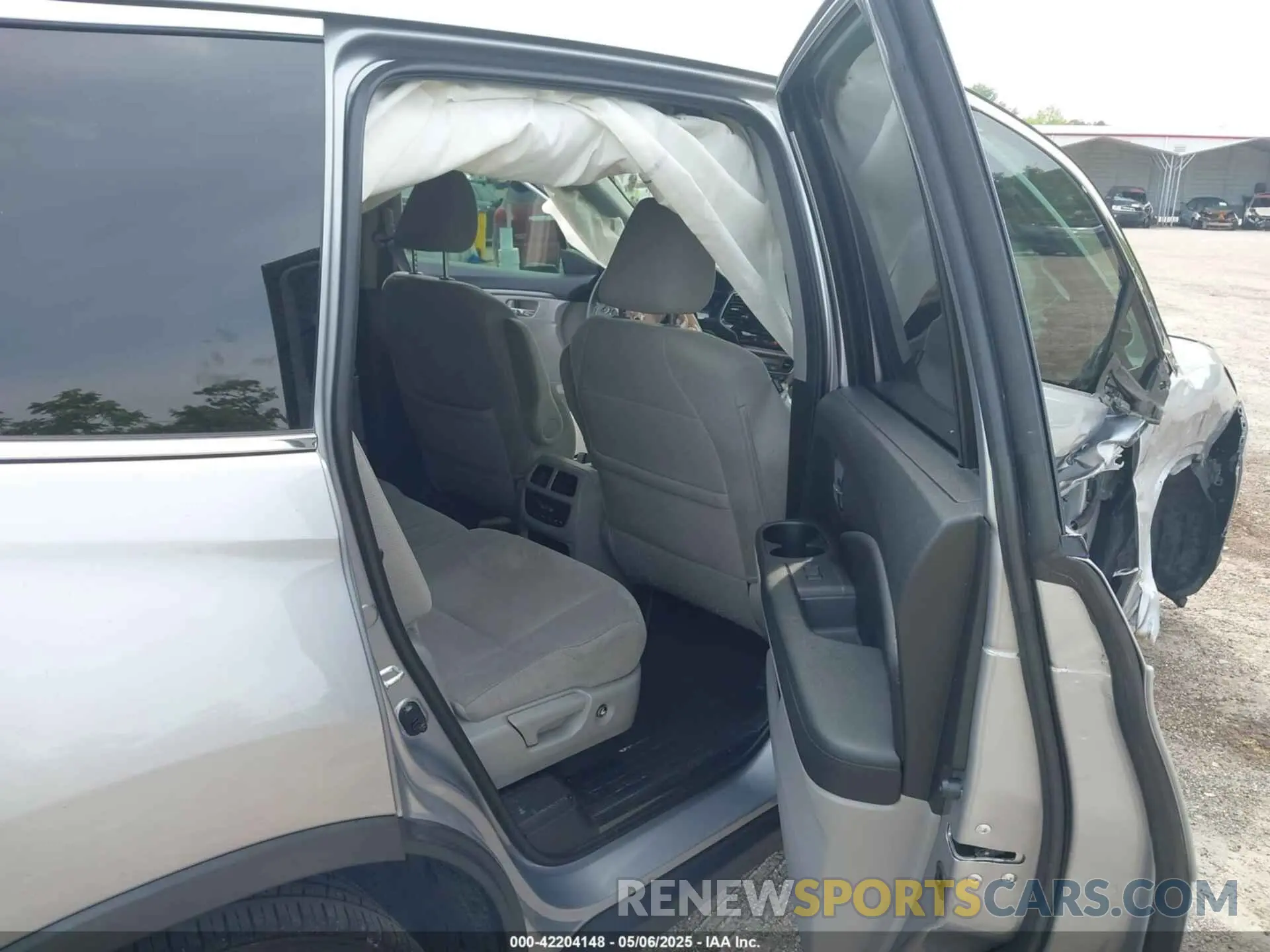 8 Photograph of a damaged car 5FNYF5H3XMB030112 HONDA PILOT 2021