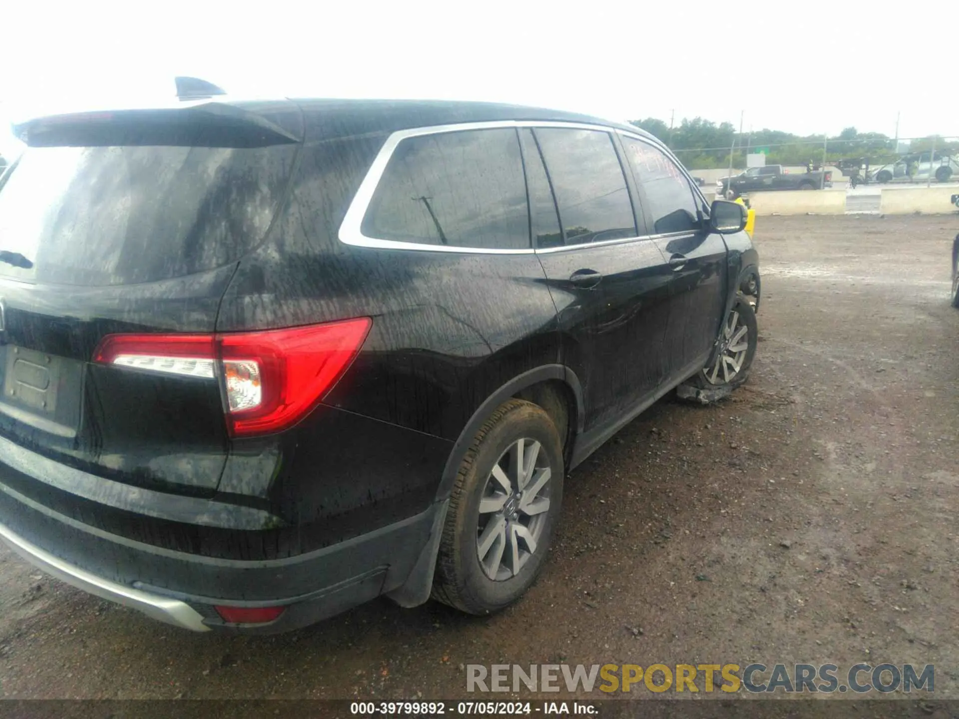 4 Photograph of a damaged car 5FNYF5H50MB011165 HONDA PILOT 2021