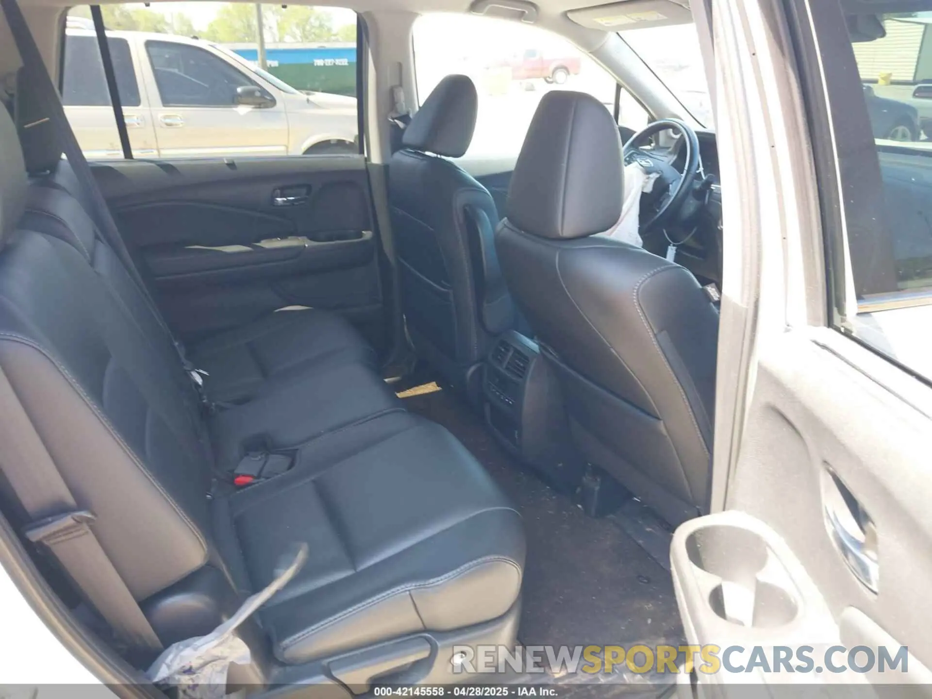 8 Photograph of a damaged car 5FNYF5H51MB011949 HONDA PILOT 2021