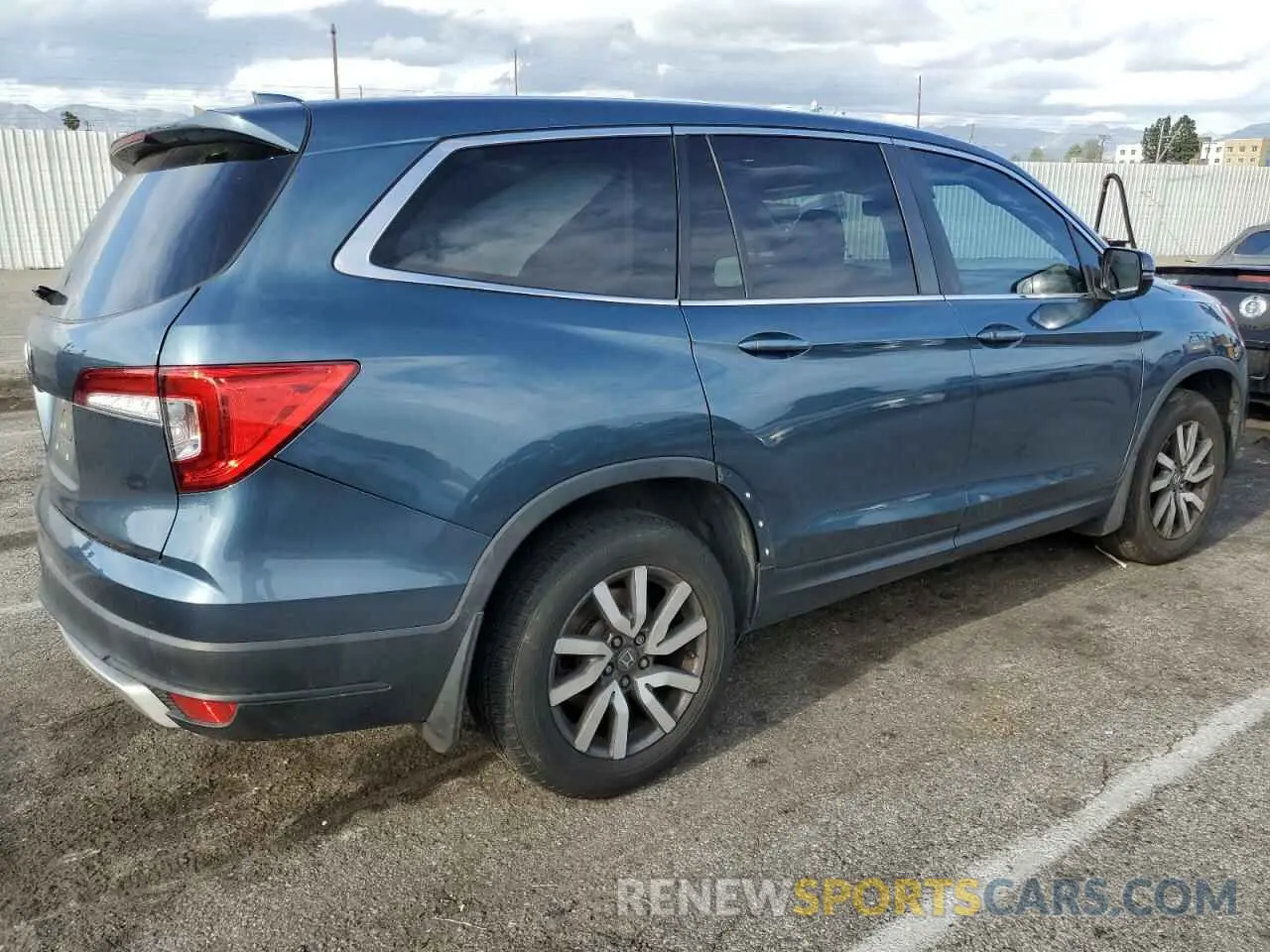 3 Photograph of a damaged car 5FNYF5H51MB042442 HONDA PILOT 2021
