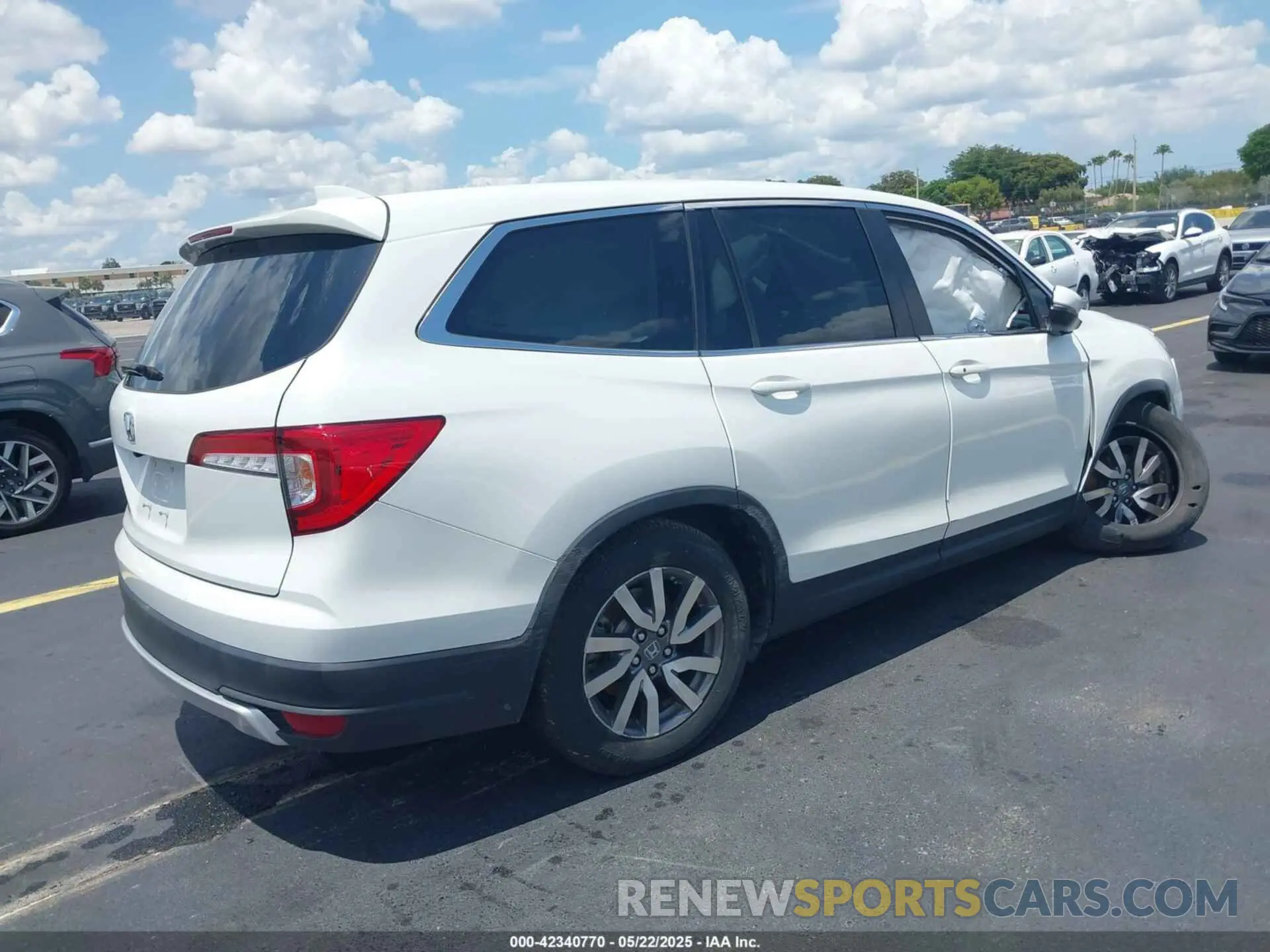 4 Photograph of a damaged car 5FNYF5H52MB039338 HONDA PILOT 2021