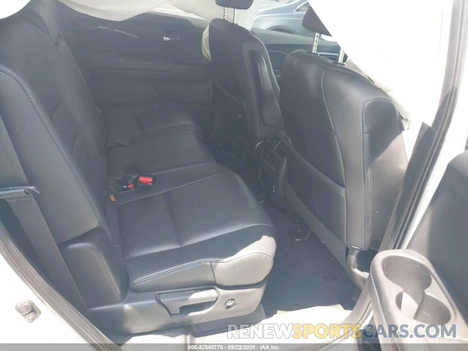 8 Photograph of a damaged car 5FNYF5H52MB039338 HONDA PILOT 2021