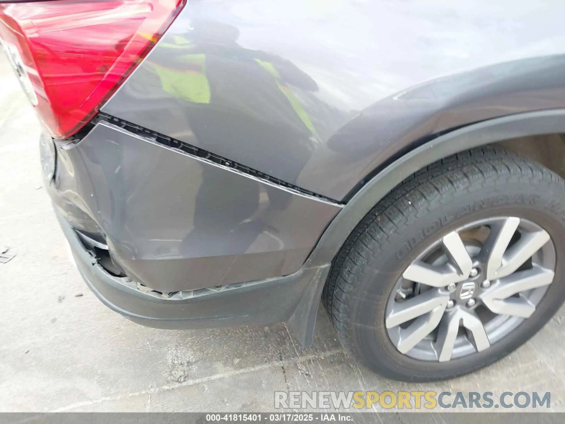 17 Photograph of a damaged car 5FNYF5H53MB004212 HONDA PILOT 2021