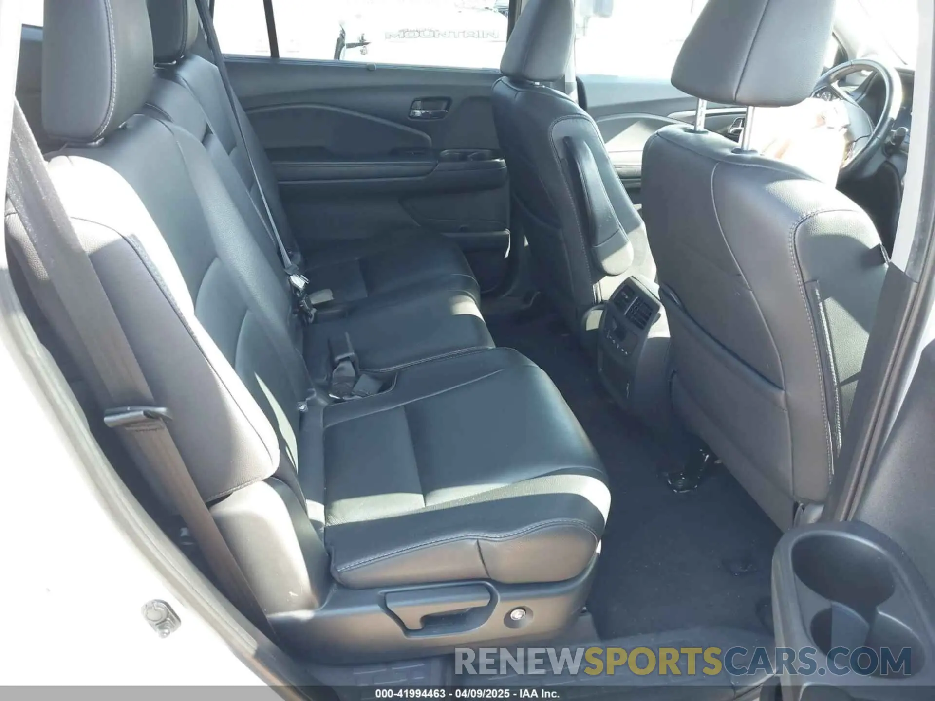8 Photograph of a damaged car 5FNYF5H53MB006638 HONDA PILOT 2021