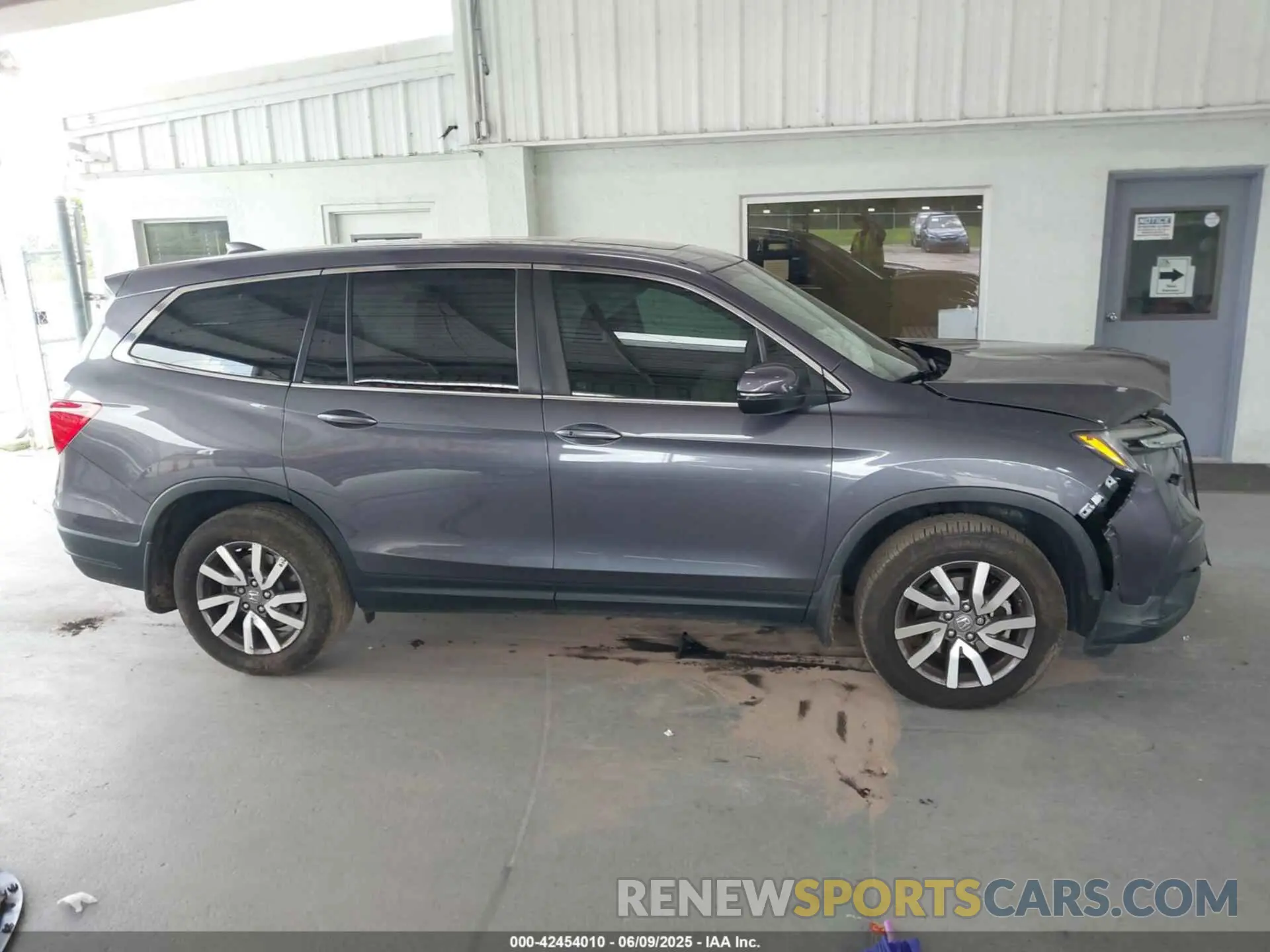 14 Photograph of a damaged car 5FNYF5H53MB030907 HONDA PILOT 2021