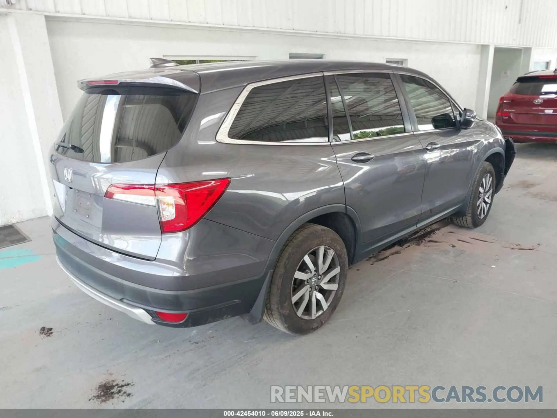 4 Photograph of a damaged car 5FNYF5H53MB030907 HONDA PILOT 2021