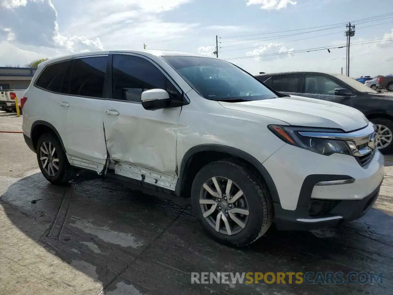 4 Photograph of a damaged car 5FNYF5H54MB002775 HONDA PILOT 2021
