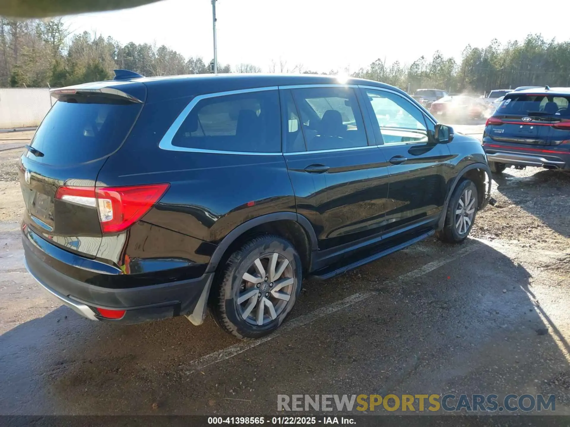 4 Photograph of a damaged car 5FNYF5H54MB038028 HONDA PILOT 2021