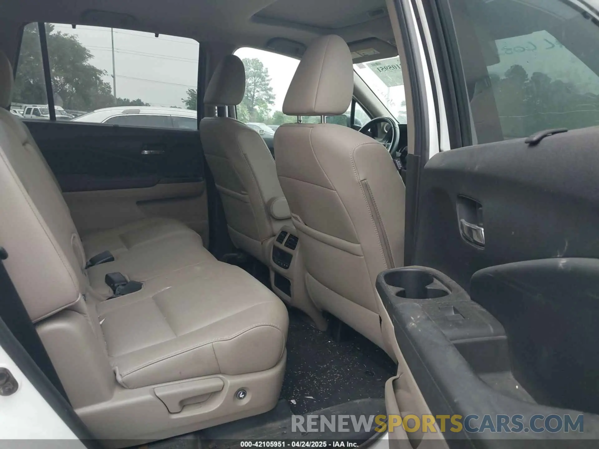 8 Photograph of a damaged car 5FNYF5H55MB028821 HONDA PILOT 2021
