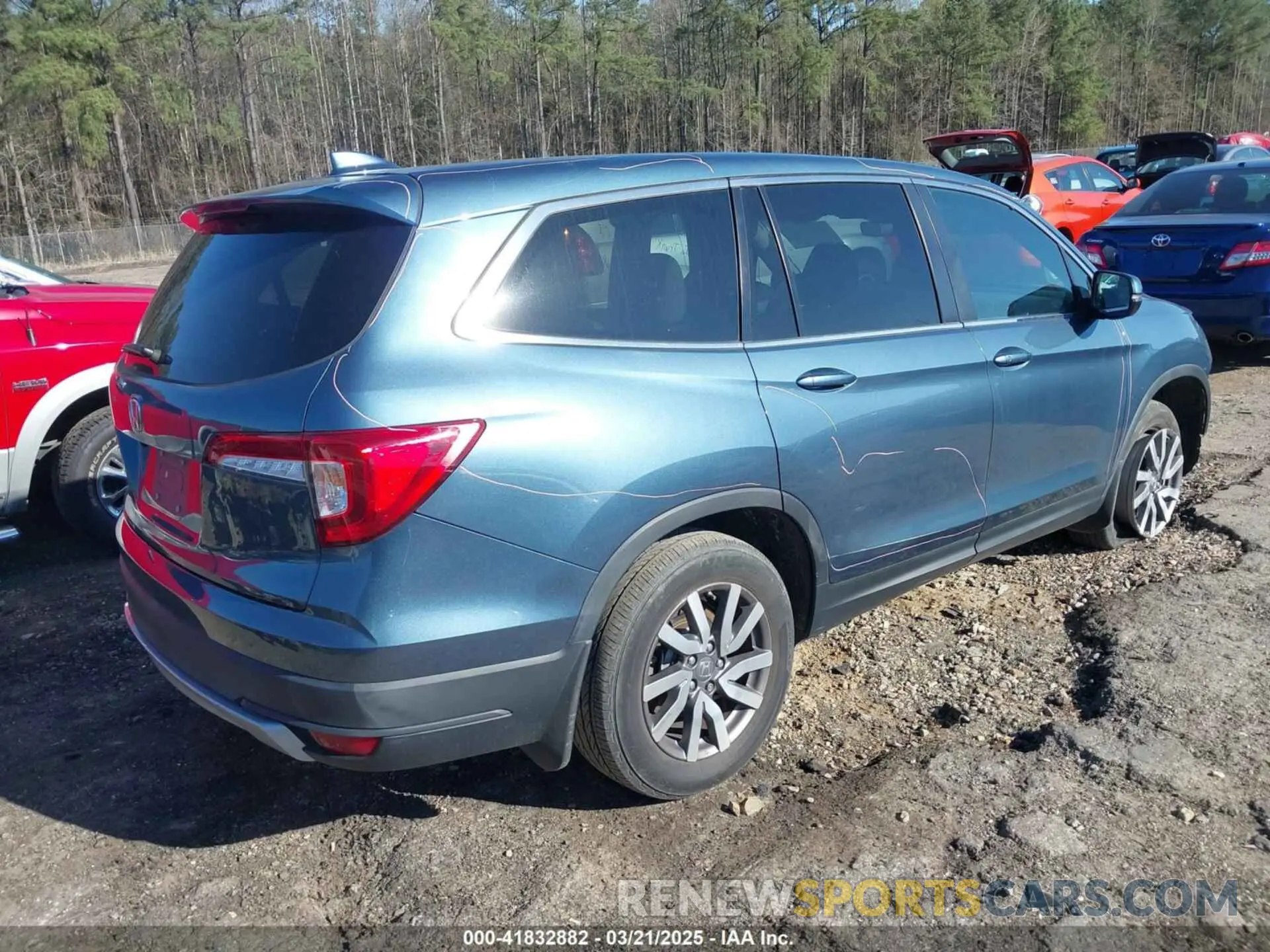 4 Photograph of a damaged car 5FNYF5H55MB031914 HONDA PILOT 2021