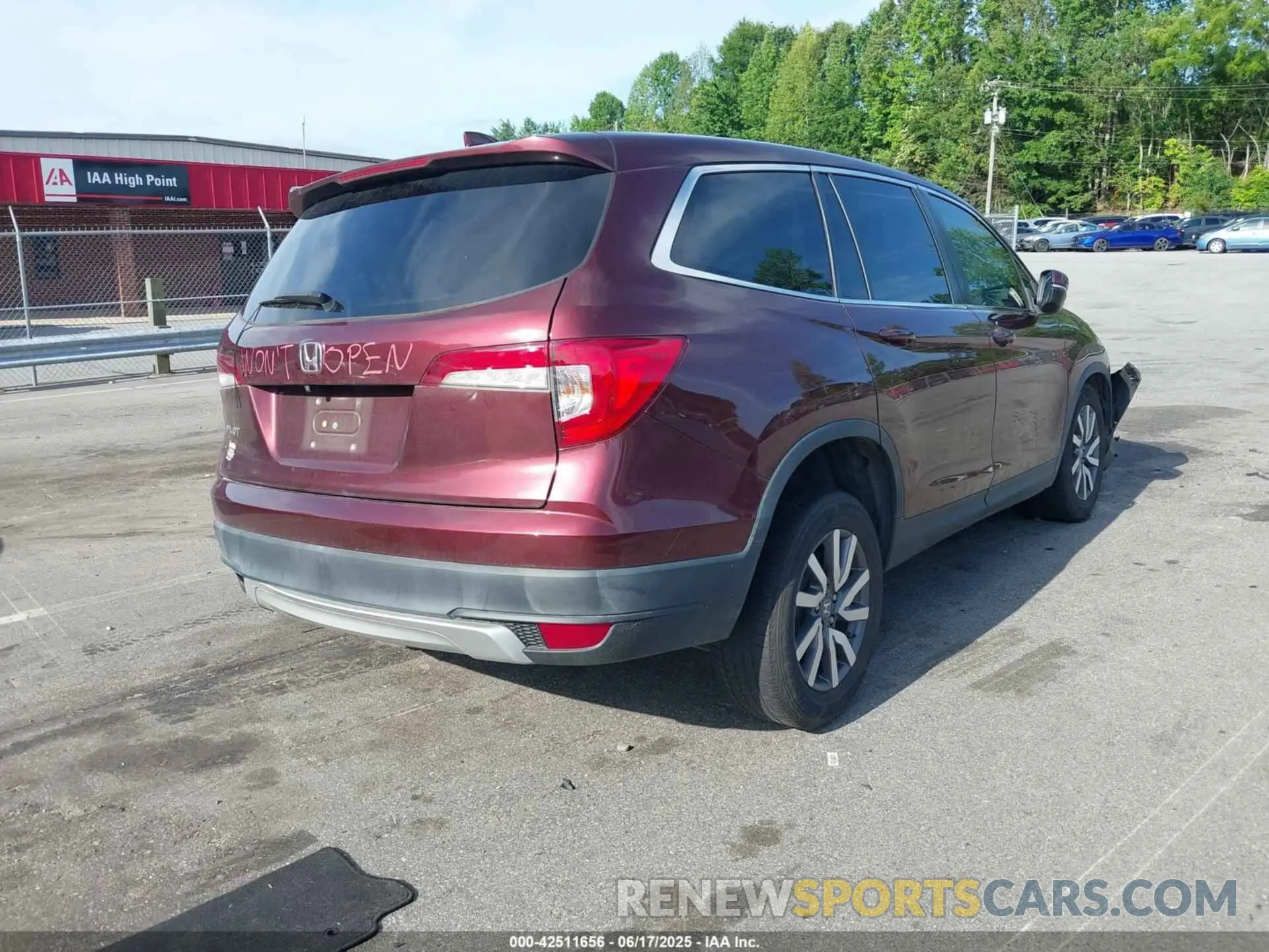 4 Photograph of a damaged car 5FNYF5H55MB032982 HONDA PILOT 2021