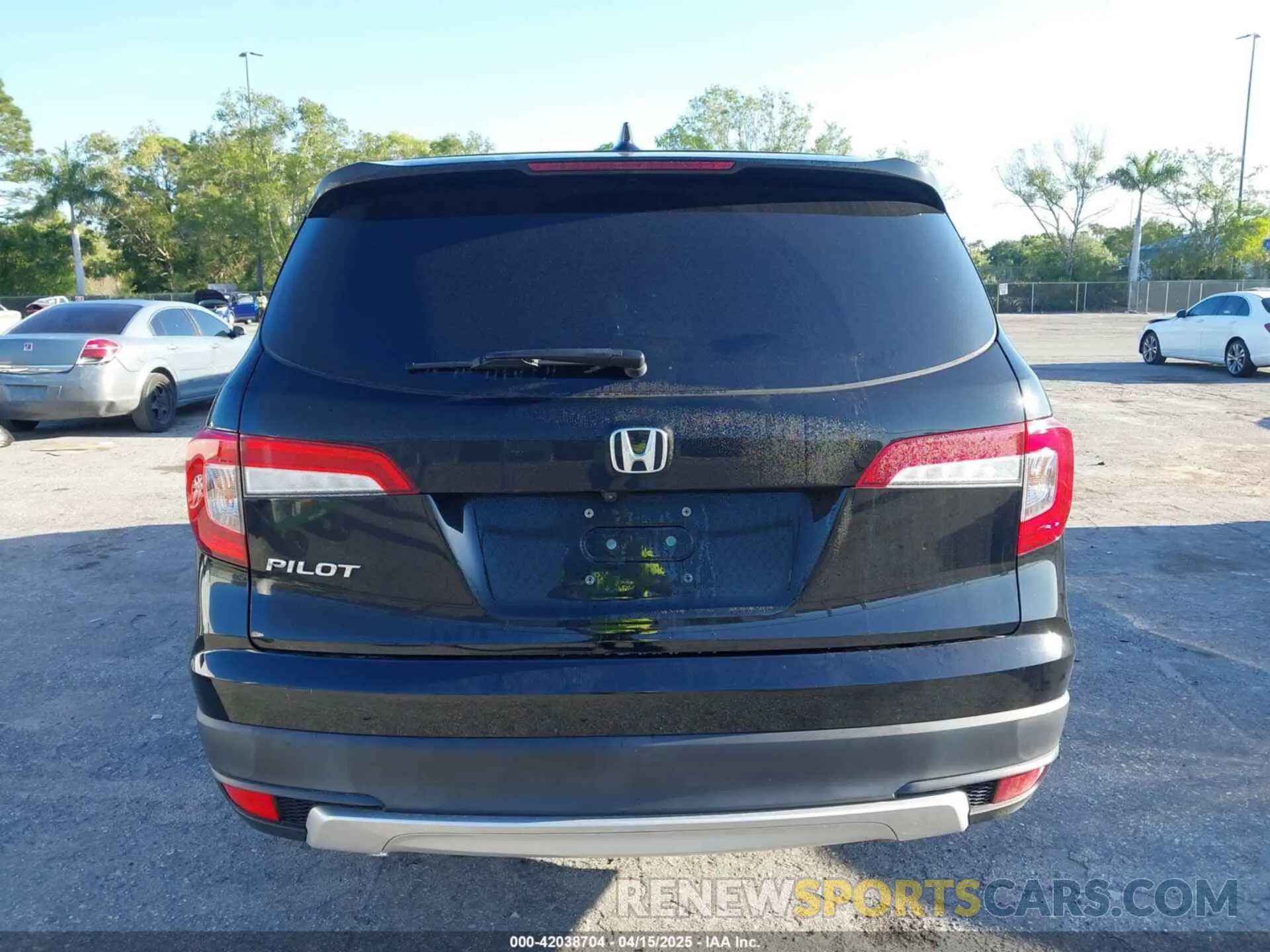 17 Photograph of a damaged car 5FNYF5H55MB044677 HONDA PILOT 2021