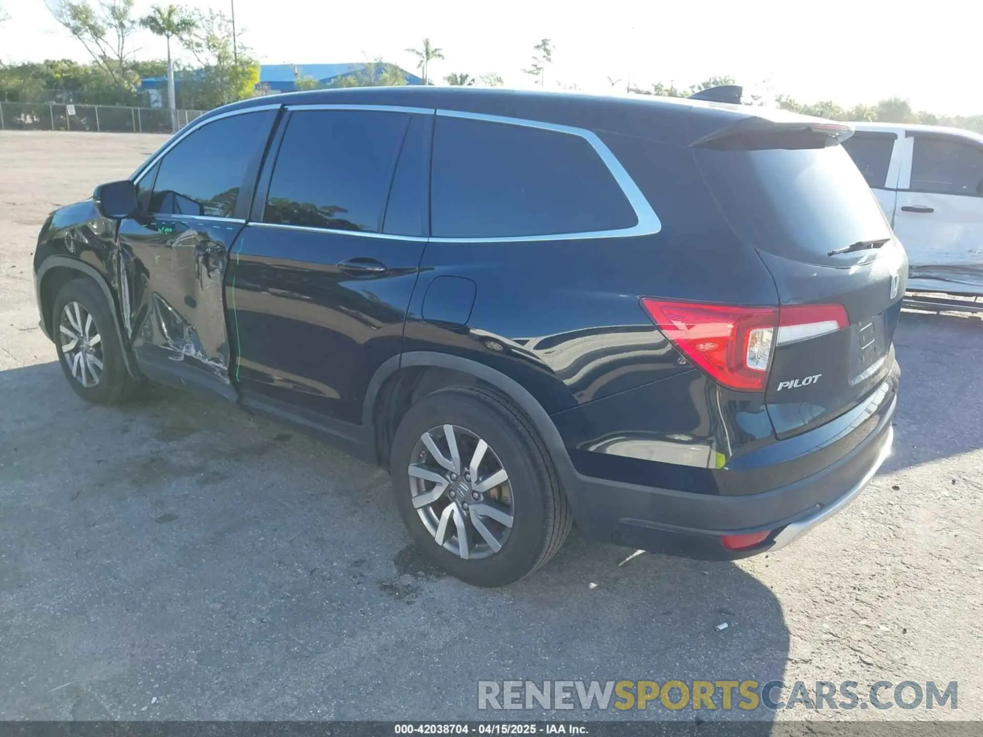 3 Photograph of a damaged car 5FNYF5H55MB044677 HONDA PILOT 2021