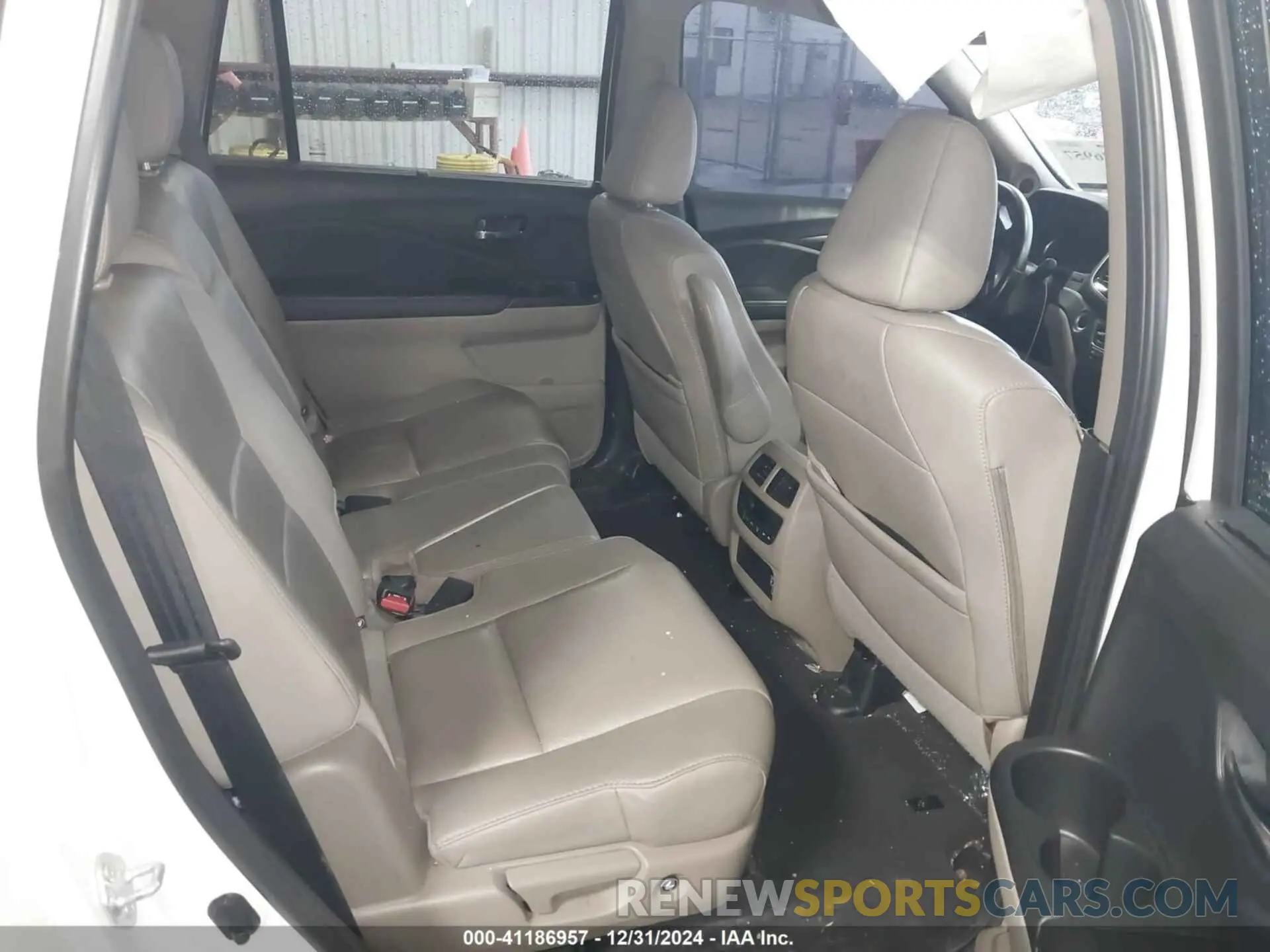 8 Photograph of a damaged car 5FNYF5H57MB022843 HONDA PILOT 2021