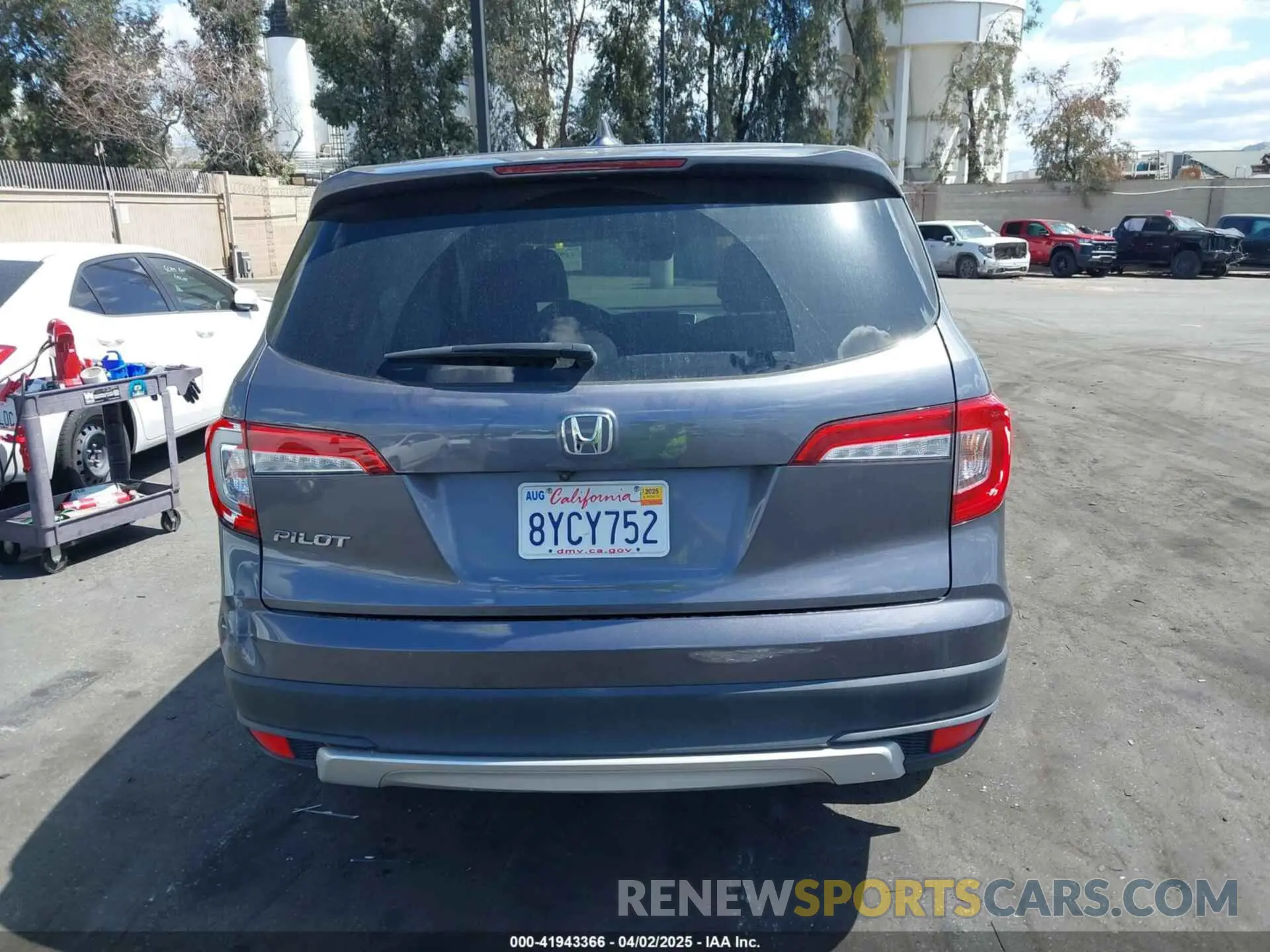 17 Photograph of a damaged car 5FNYF5H57MB046740 HONDA PILOT 2021