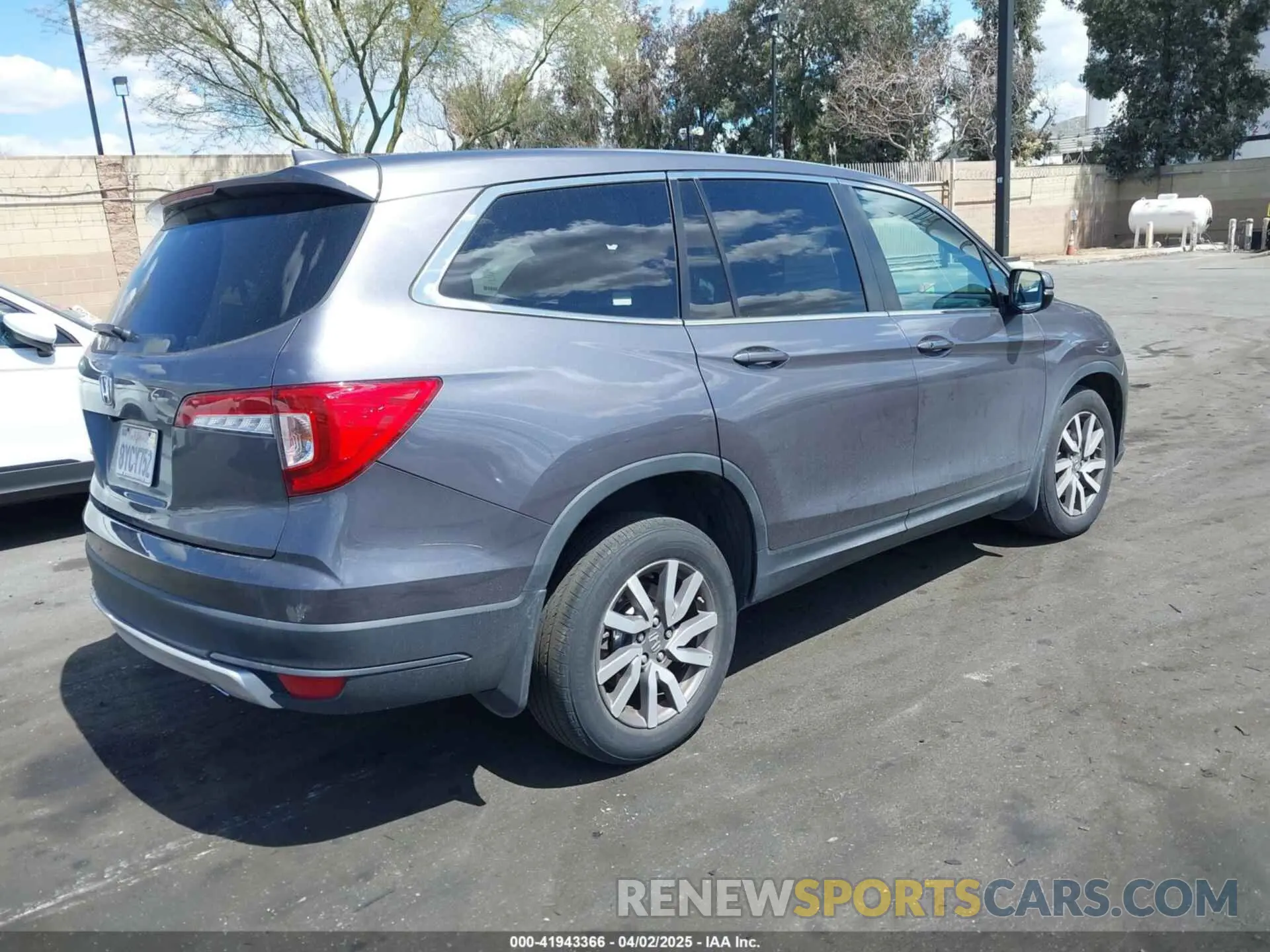4 Photograph of a damaged car 5FNYF5H57MB046740 HONDA PILOT 2021