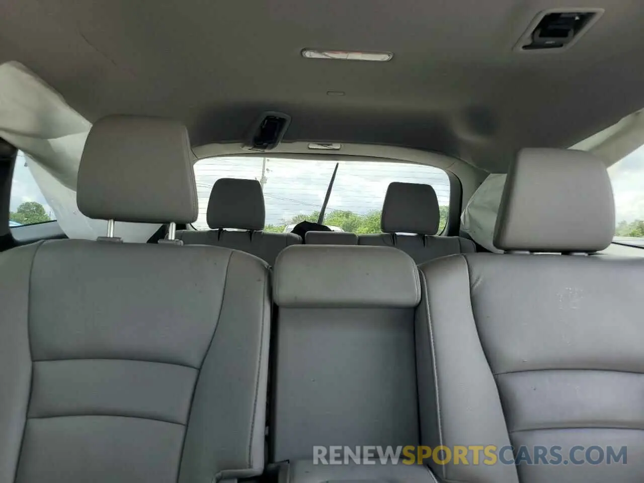 10 Photograph of a damaged car 5FNYF5H58MB008921 HONDA PILOT 2021