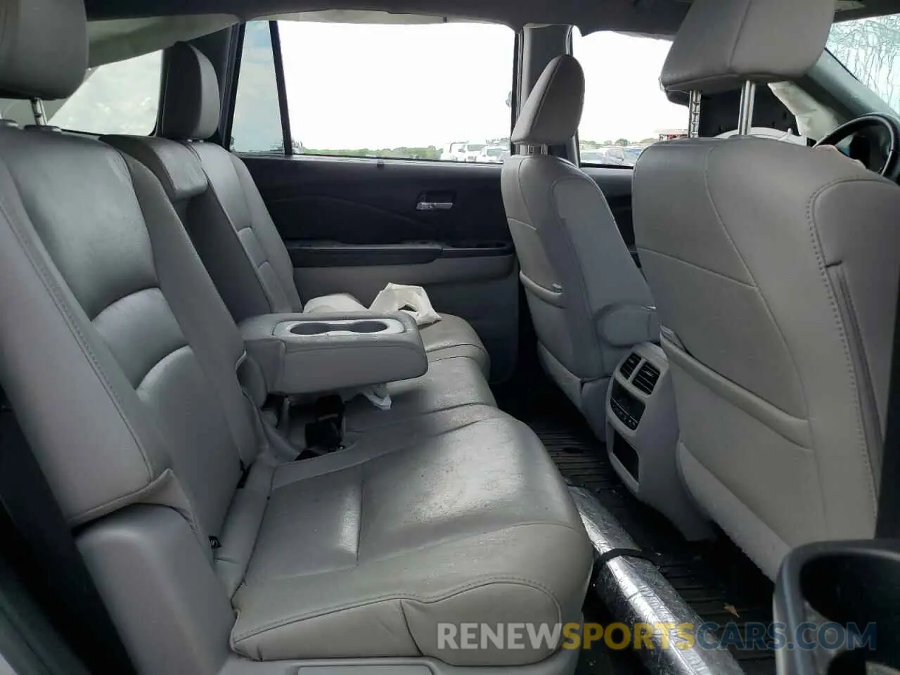 11 Photograph of a damaged car 5FNYF5H58MB008921 HONDA PILOT 2021
