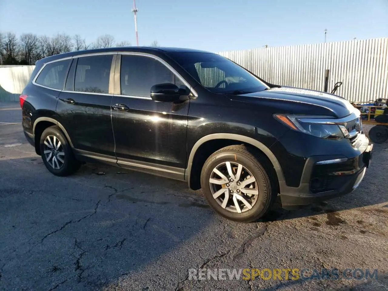 4 Photograph of a damaged car 5FNYF5H58MB019823 HONDA PILOT 2021