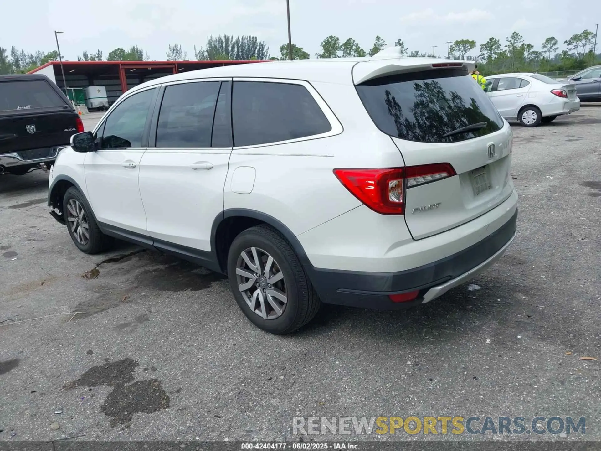 3 Photograph of a damaged car 5FNYF5H58MB027498 HONDA PILOT 2021