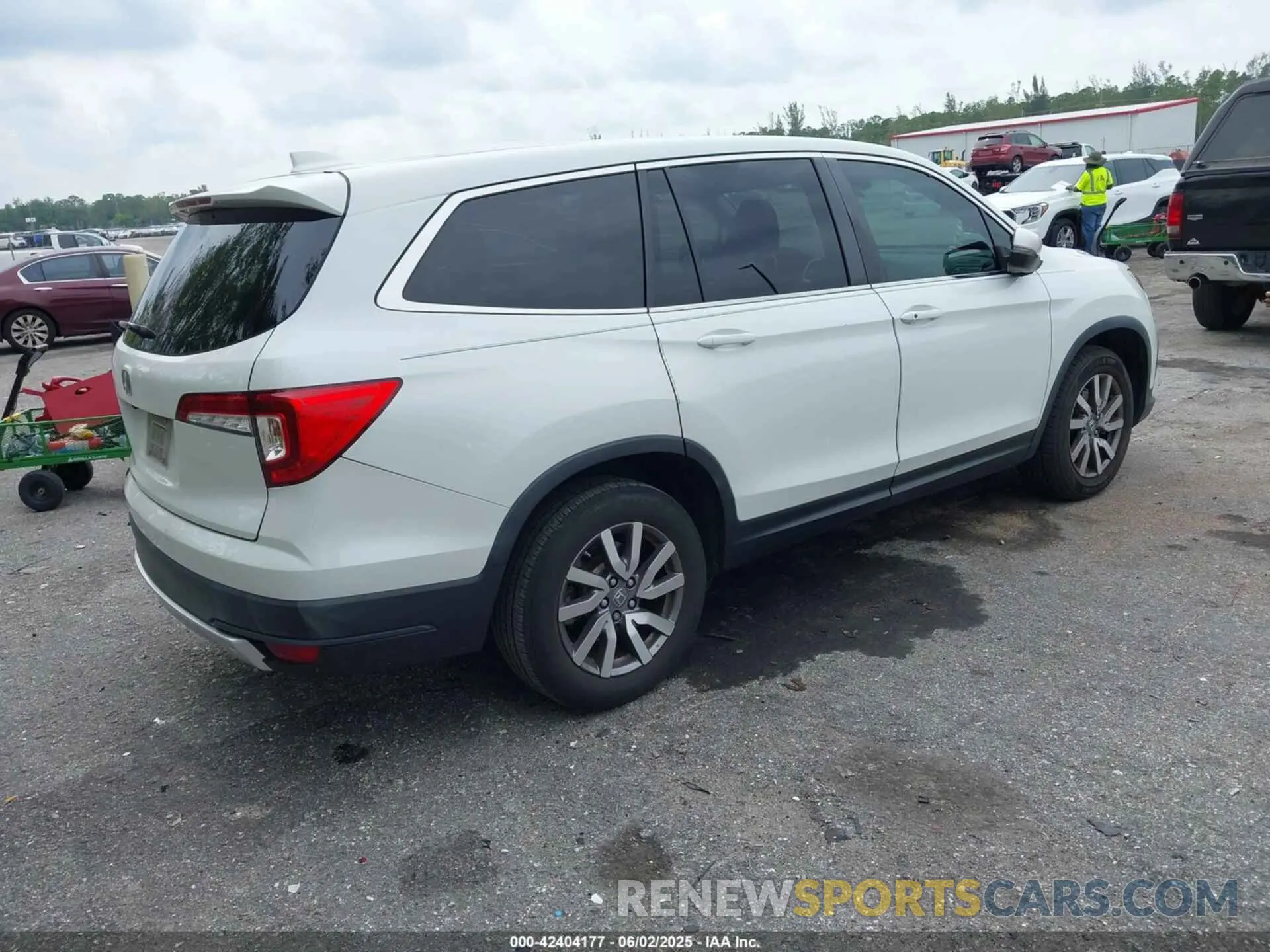 4 Photograph of a damaged car 5FNYF5H58MB027498 HONDA PILOT 2021