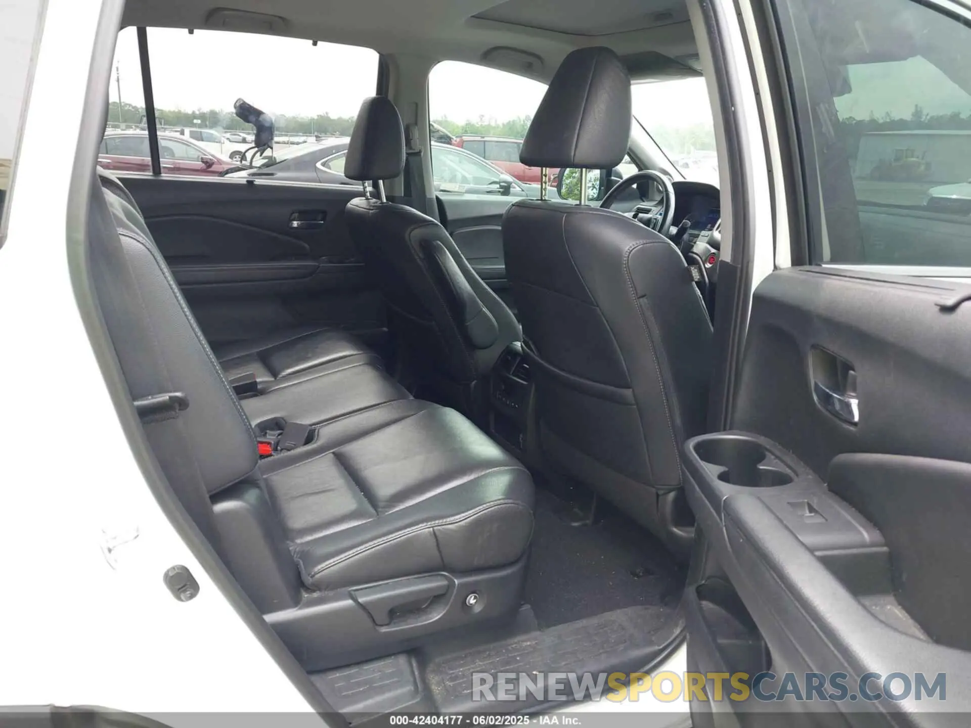8 Photograph of a damaged car 5FNYF5H58MB027498 HONDA PILOT 2021