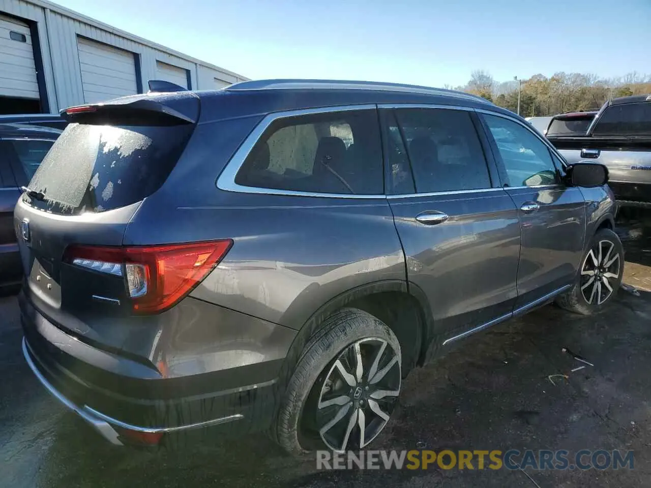 3 Photograph of a damaged car 5FNYF5H66MB022745 HONDA PILOT 2021