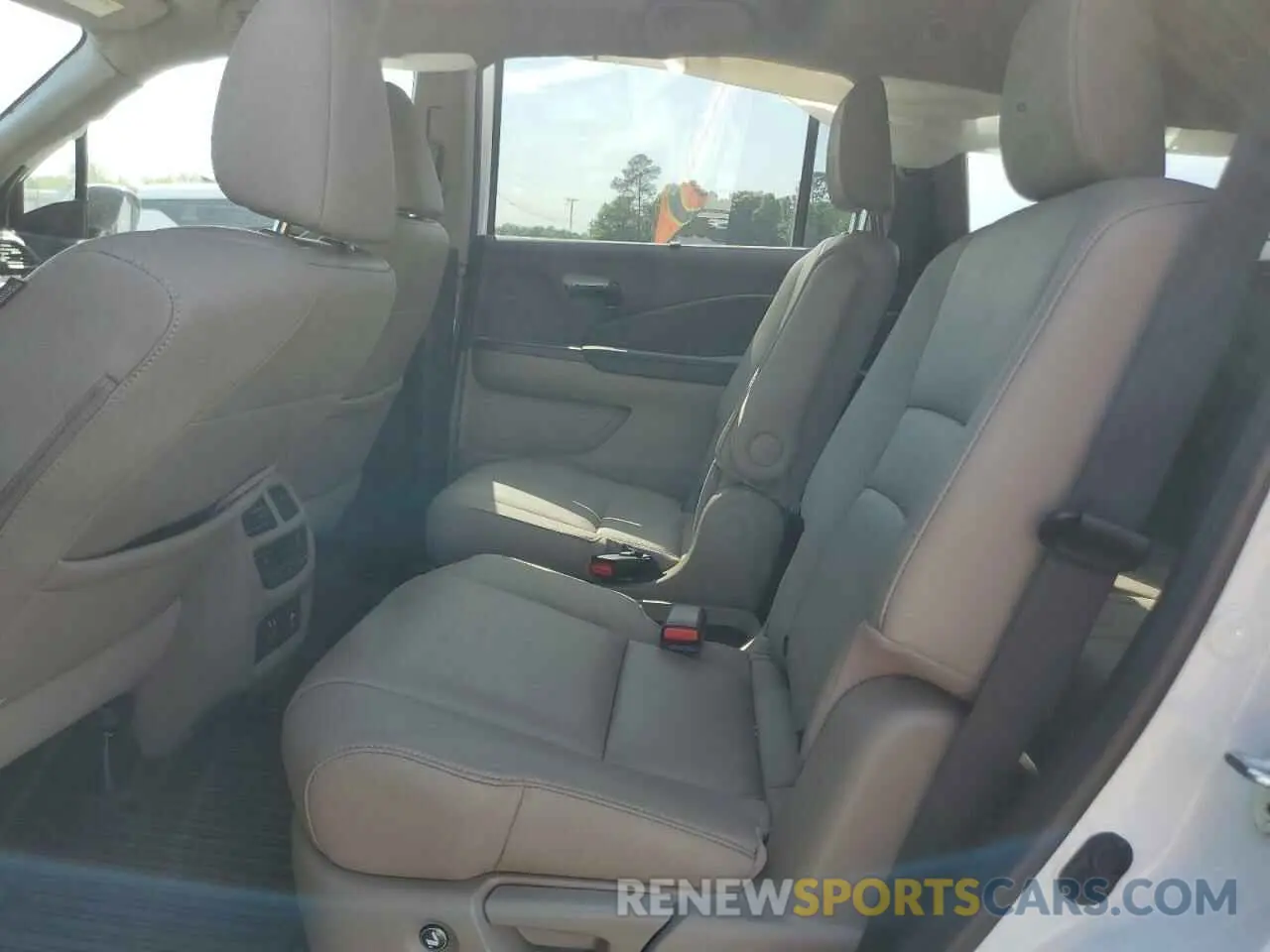 11 Photograph of a damaged car 5FNYF5H68MB041796 HONDA PILOT 2021