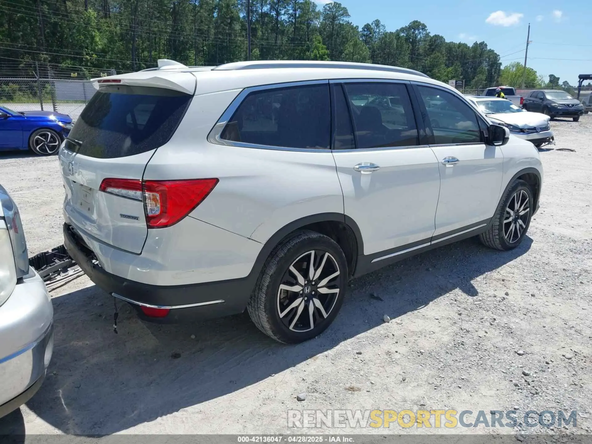 4 Photograph of a damaged car 5FNYF5H98MB037807 HONDA PILOT 2021
