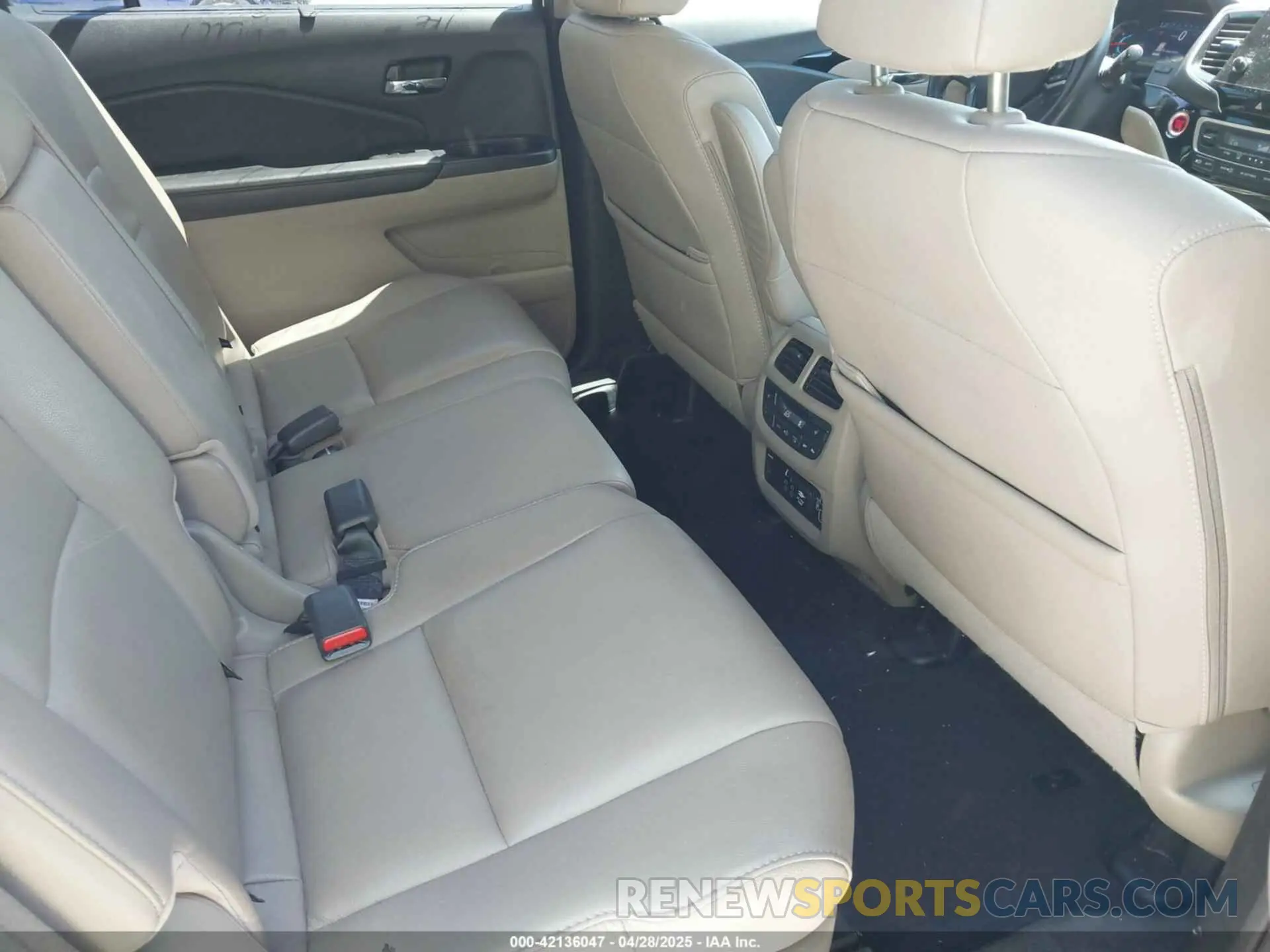 8 Photograph of a damaged car 5FNYF5H98MB037807 HONDA PILOT 2021