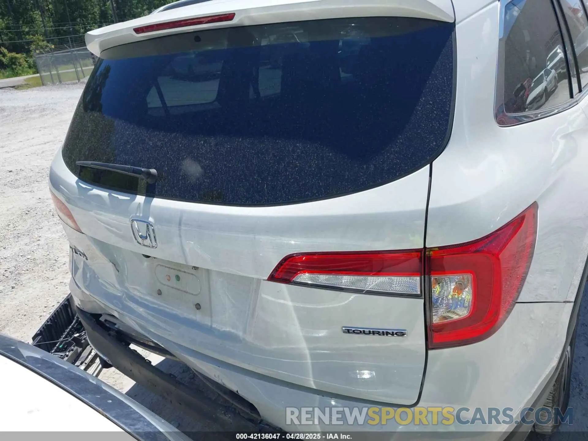 17 Photograph of a damaged car 5FNYF5H98MB073807 HONDA PILOT 2021