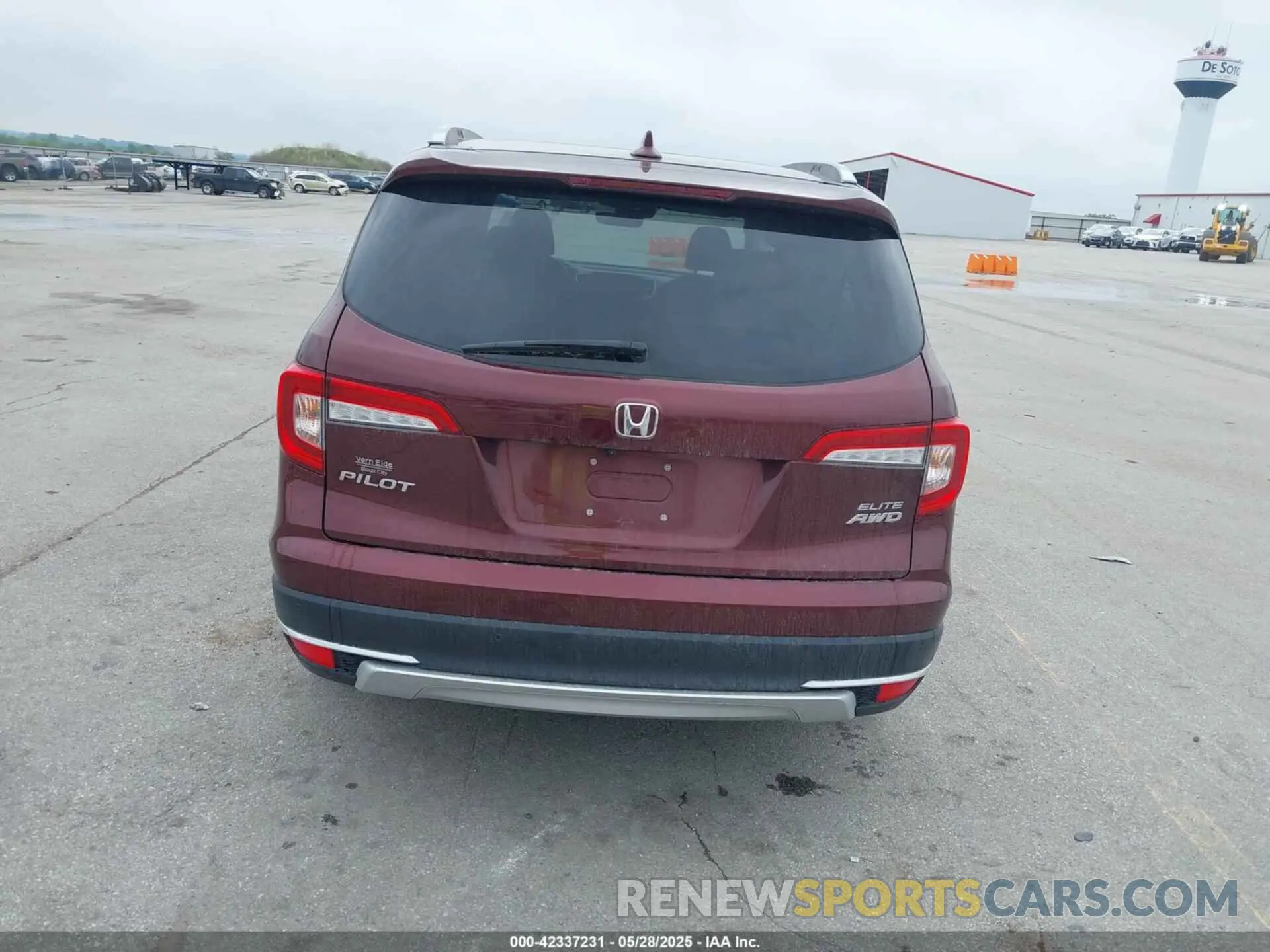 17 Photograph of a damaged car 5FNYF6H02MB042122 HONDA PILOT 2021