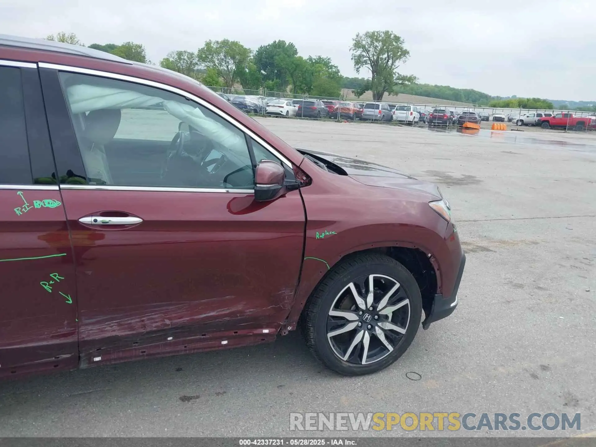 18 Photograph of a damaged car 5FNYF6H02MB042122 HONDA PILOT 2021