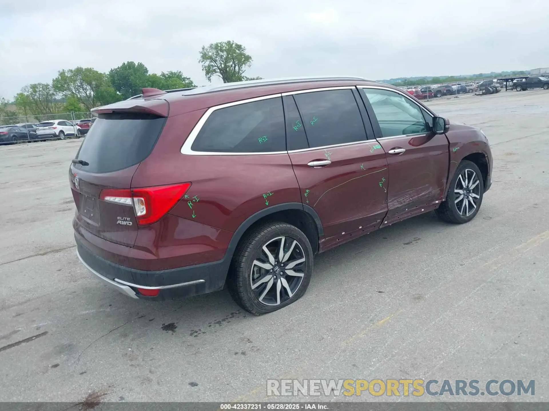 4 Photograph of a damaged car 5FNYF6H02MB042122 HONDA PILOT 2021