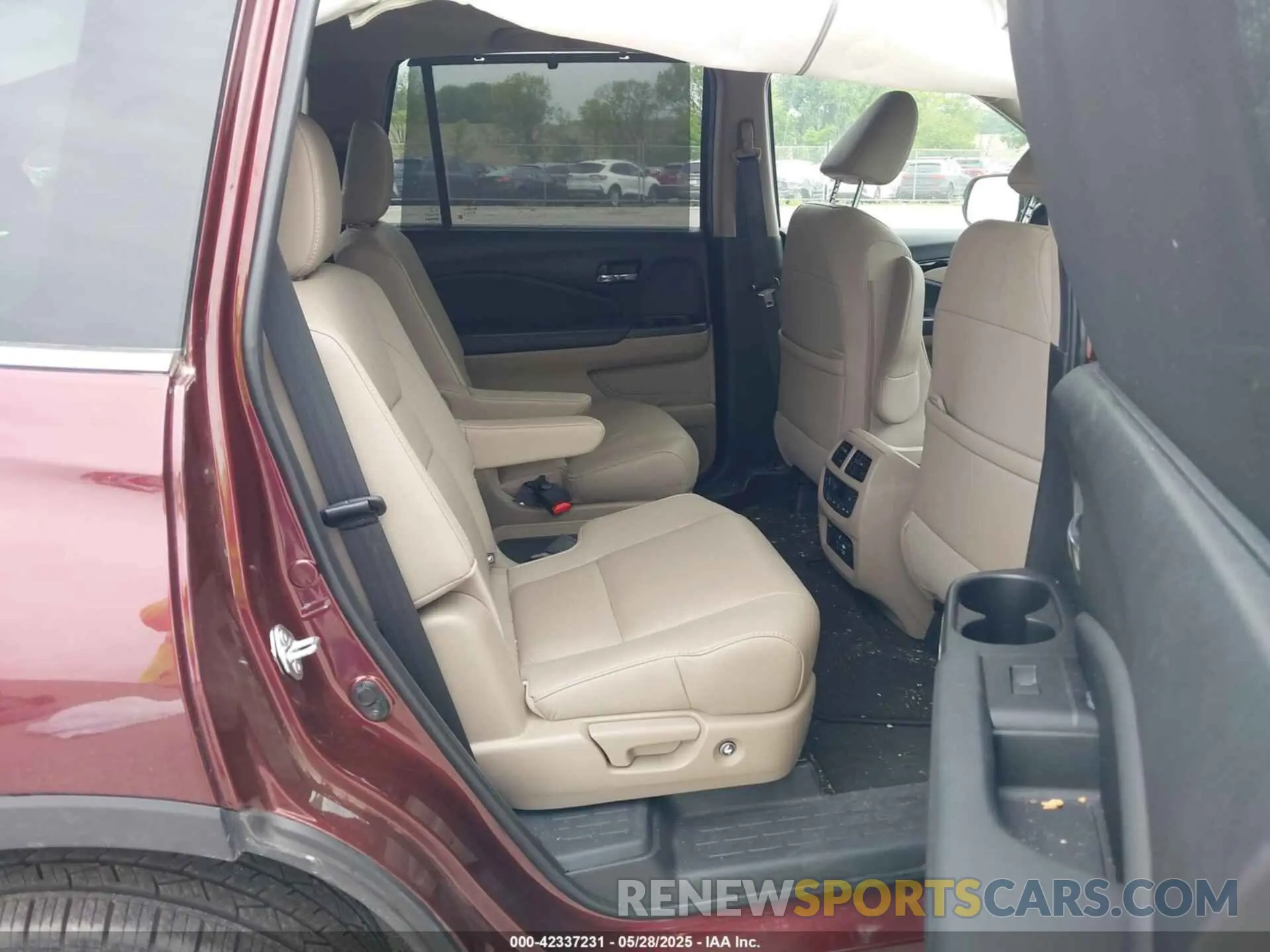 8 Photograph of a damaged car 5FNYF6H02MB042122 HONDA PILOT 2021