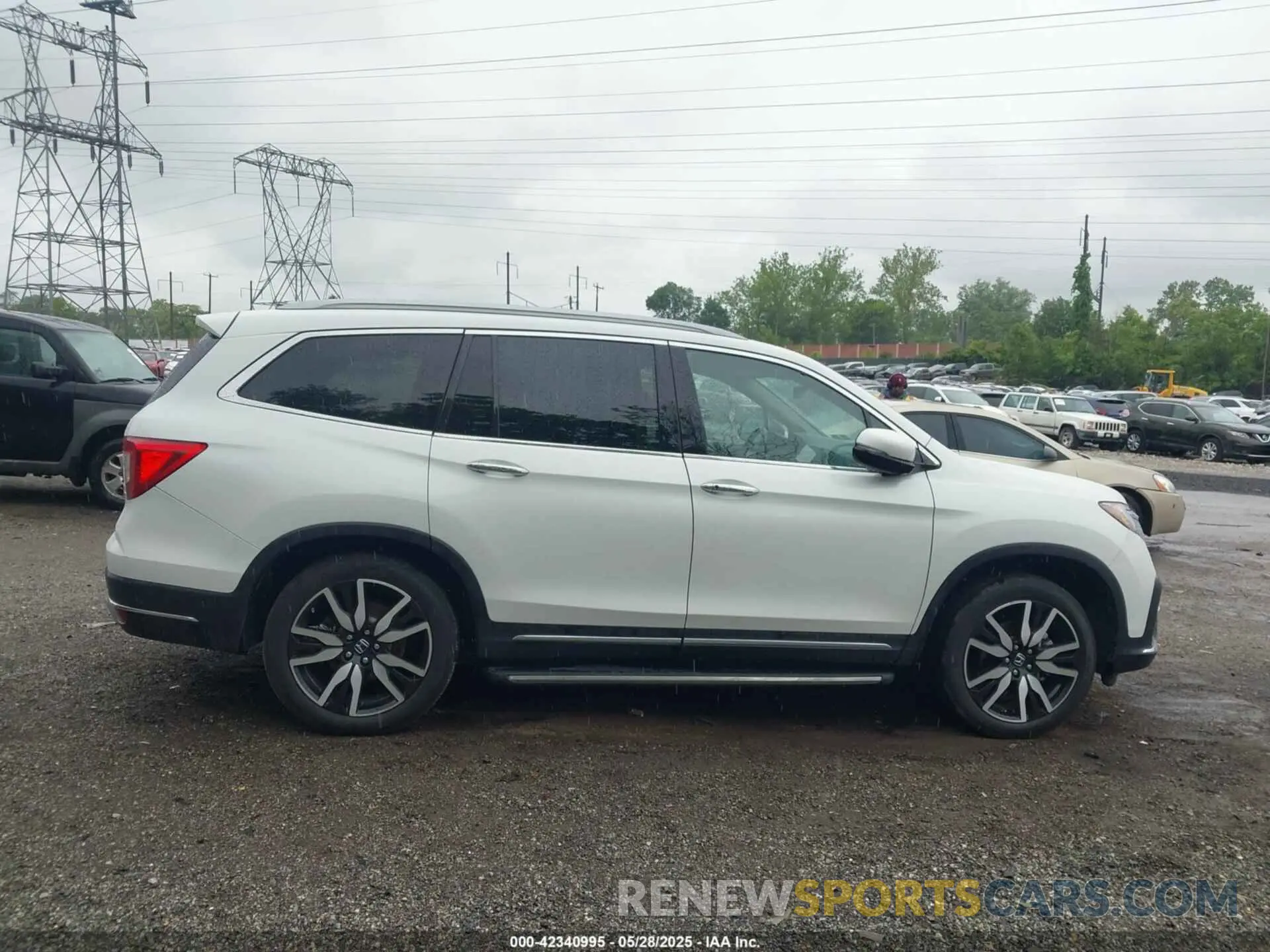 13 Photograph of a damaged car 5FNYF6H02MB056053 HONDA PILOT 2021