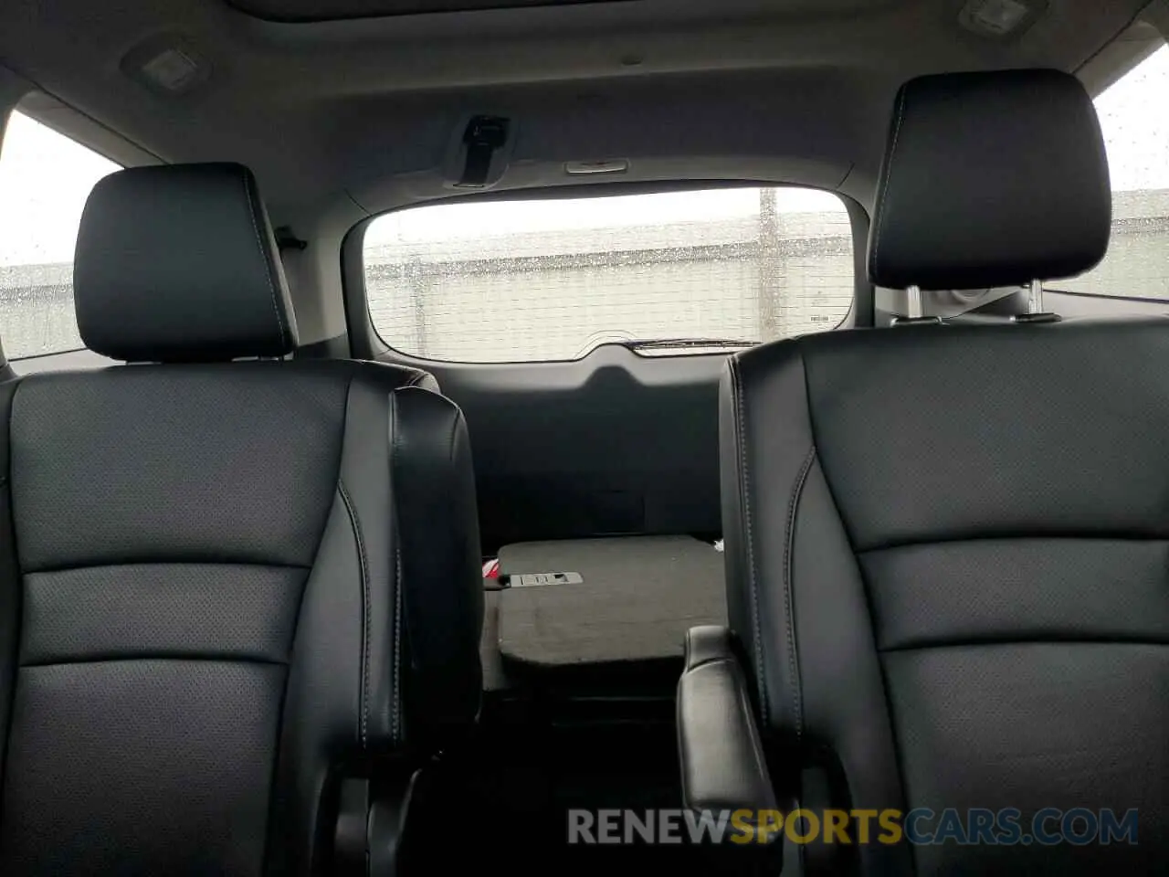10 Photograph of a damaged car 5FNYF6H06MB023850 HONDA PILOT 2021
