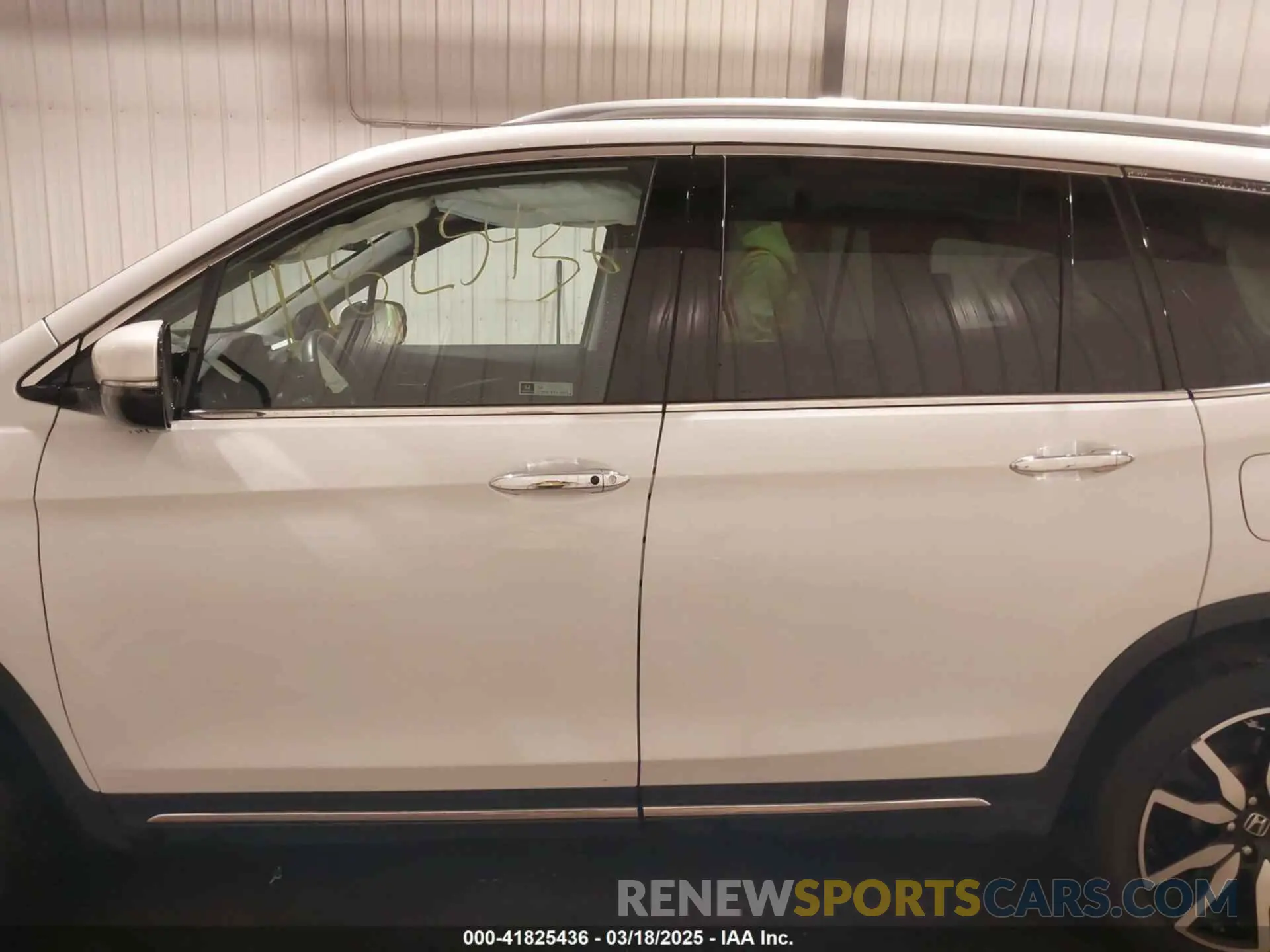 14 Photograph of a damaged car 5FNYF6H07MB041824 HONDA PILOT 2021