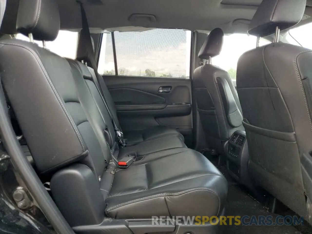 11 Photograph of a damaged car 5FNYF6H22MB023524 HONDA PILOT 2021