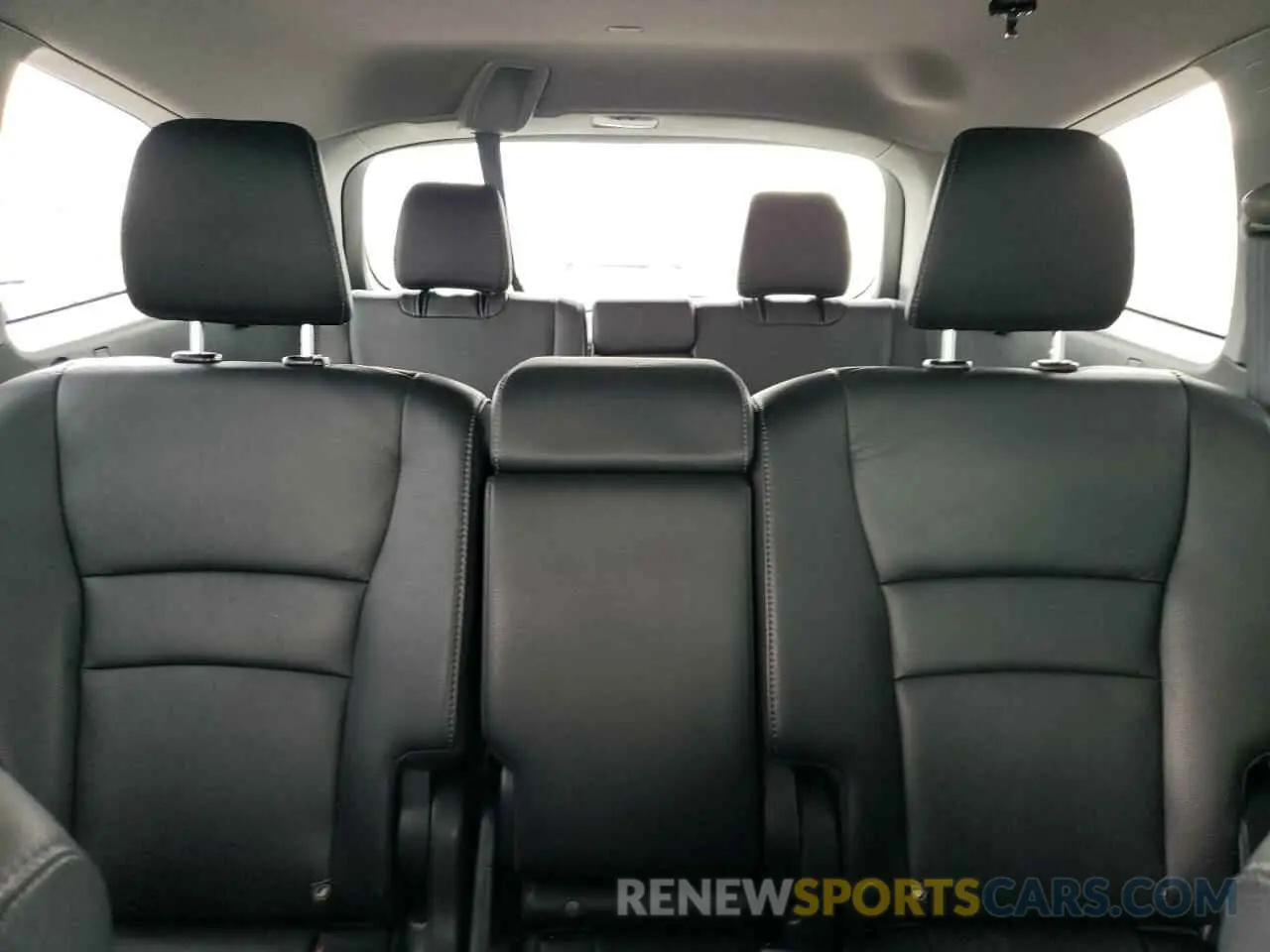 10 Photograph of a damaged car 5FNYF6H22MB077504 HONDA PILOT 2021