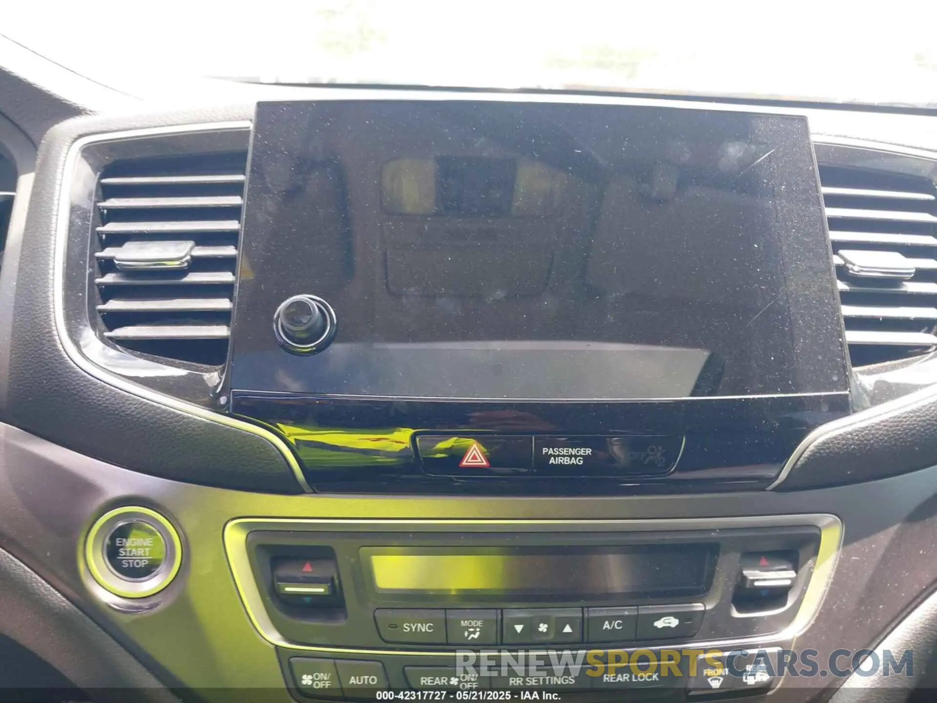 17 Photograph of a damaged car 5FNYF6H23MB024343 HONDA PILOT 2021