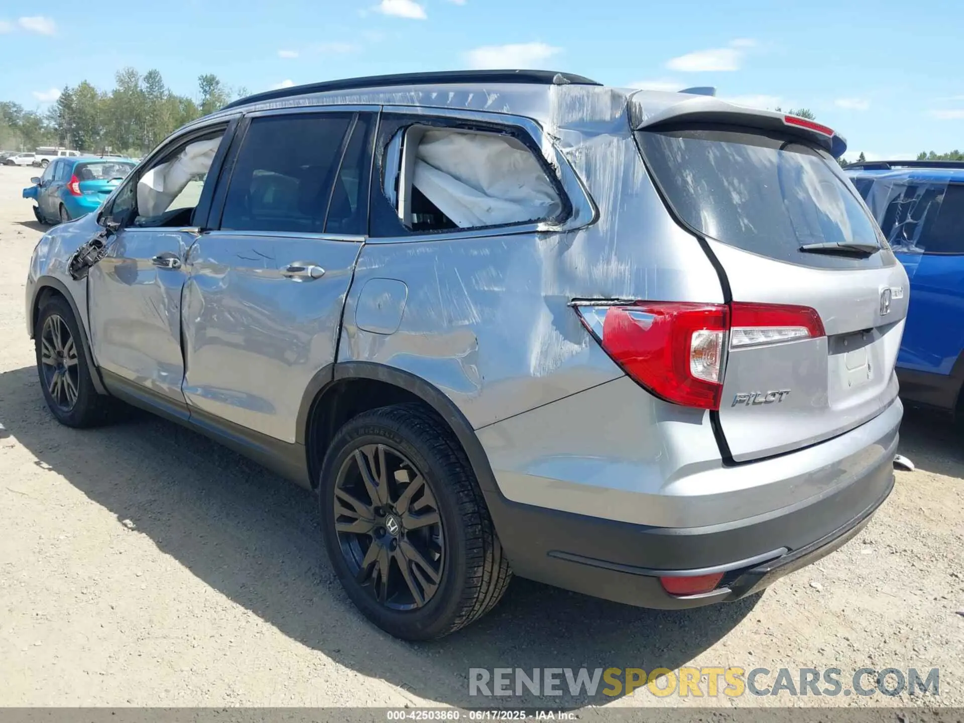 3 Photograph of a damaged car 5FNYF6H24MB019944 HONDA PILOT 2021