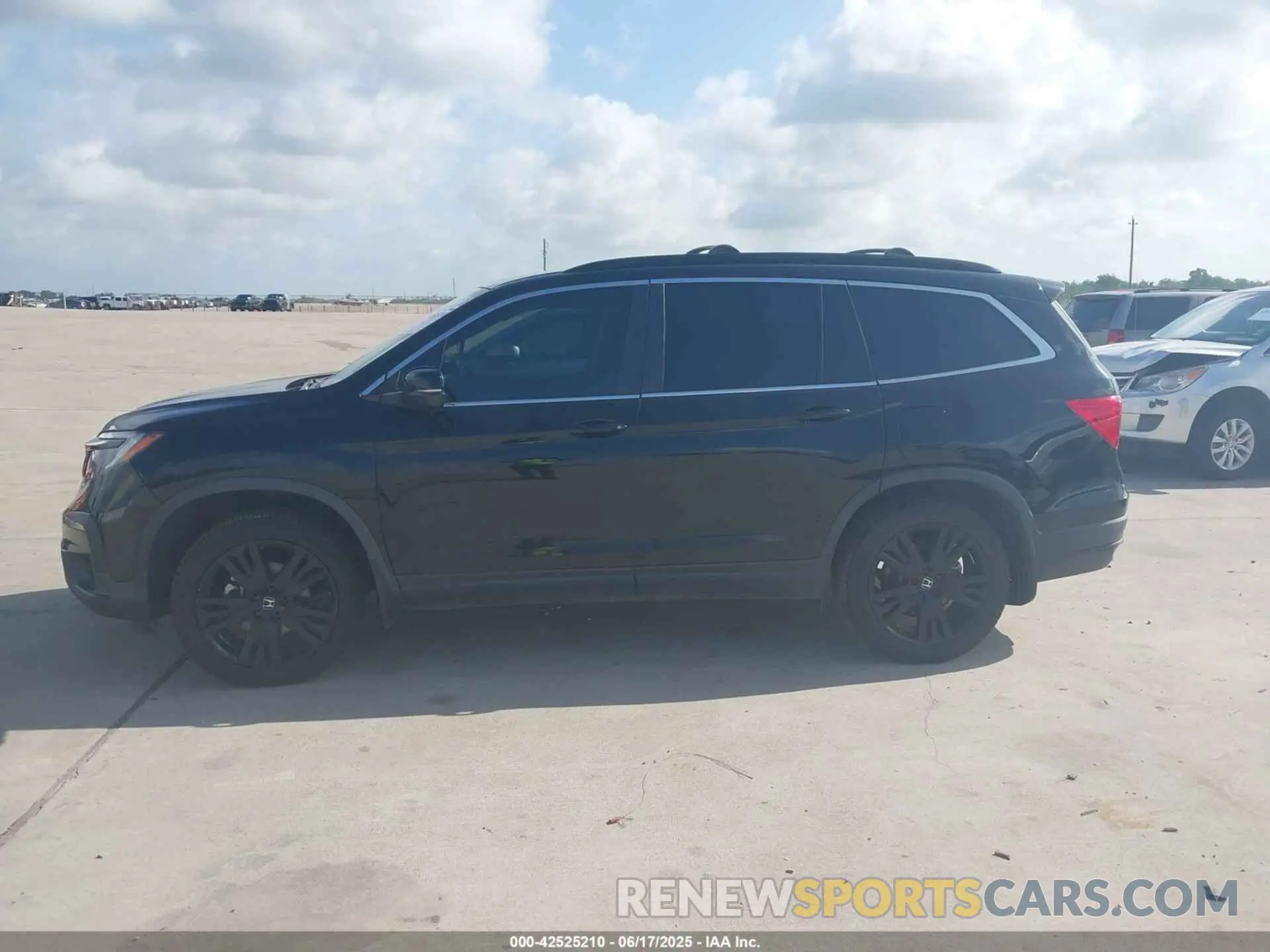 14 Photograph of a damaged car 5FNYF6H25MB042875 HONDA PILOT 2021