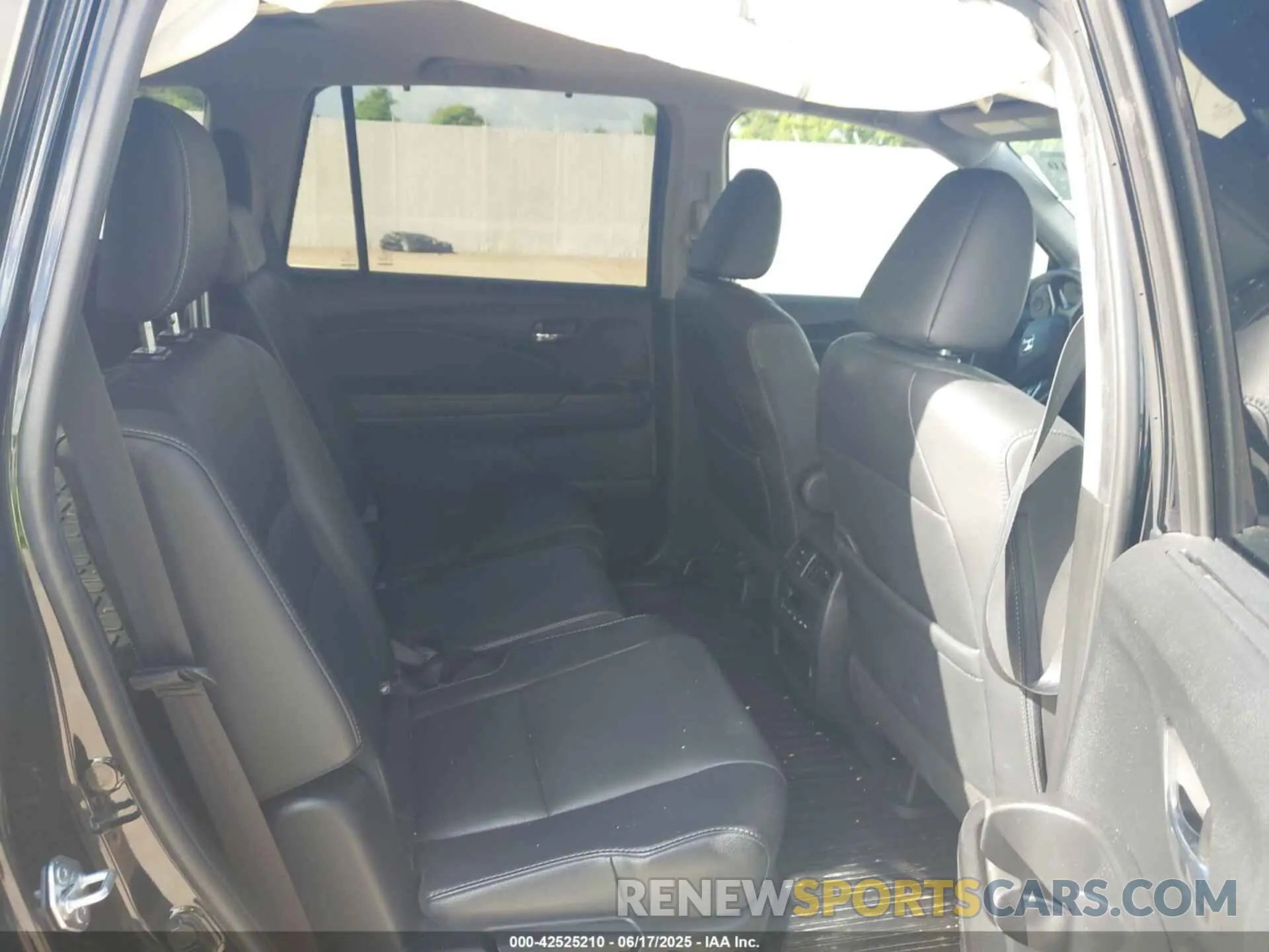 8 Photograph of a damaged car 5FNYF6H25MB042875 HONDA PILOT 2021