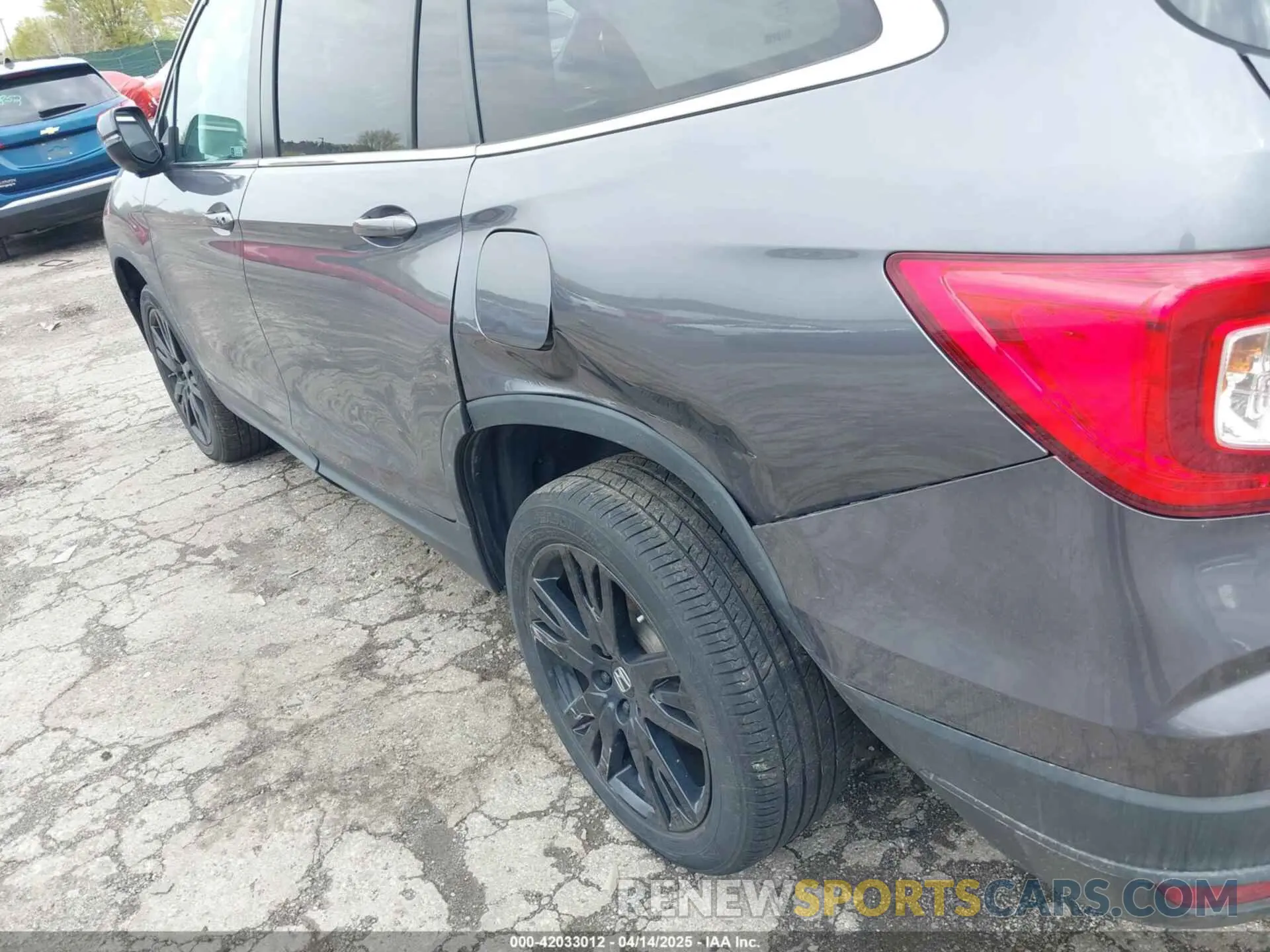 17 Photograph of a damaged car 5FNYF6H25MB078596 HONDA PILOT 2021